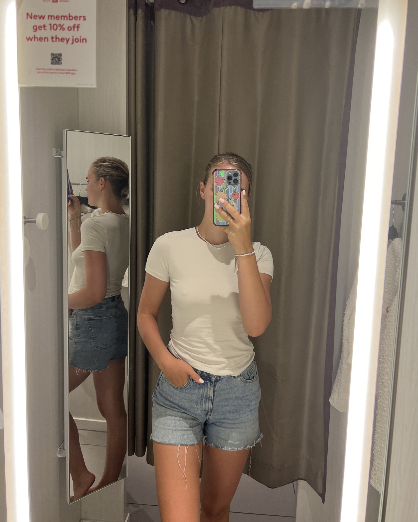 H&M Bargain - basic tee/t-shirt, buttery soft!! I’m a size 6-8 and wearing a size small here. Also has an extra layer of fabric for the bust area! 
Perfect for casual wear / work / lounge wear / gym / walking / holidays 

#LTKautumn #LTKuk #LTKsummer