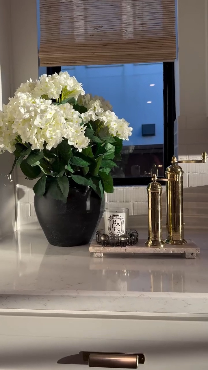 ✨ The most stunning hydrangeas and they are full! 🤍

Perfect for styling your countertops, entryway on top of your buffet, sideboard, or console tables. You can even place them outside in a potted planter for that fresh, blooming look! 🌸

👇 Tap the link below to shop and bring this beauty home!

#hydrangeas #homedecor #stylinginspo #homeaccents