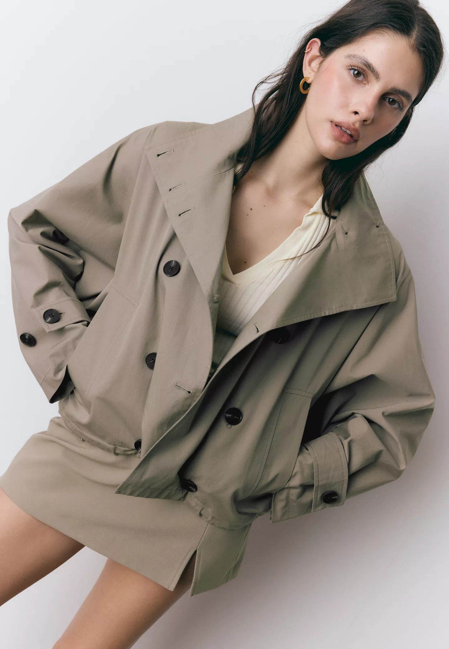 Short puff sleeve trench coat with detachable hood - Women's Mocacos Nuevo | Stradivarius United ... | Stradivarius (UK)