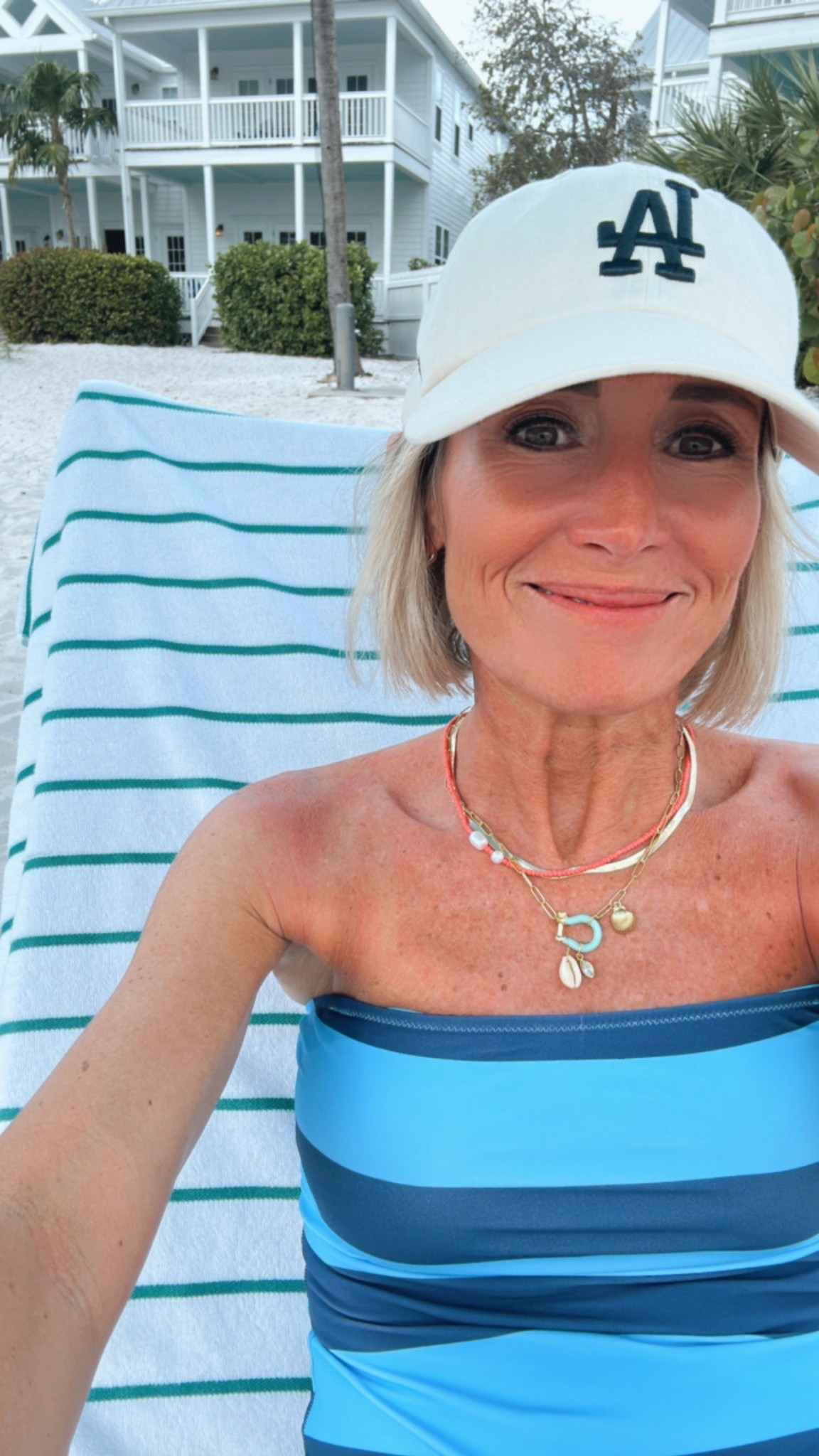 One piece swim suit 
Size small


#LTKSwim #LTKOver40 #LTKFindsUnder50