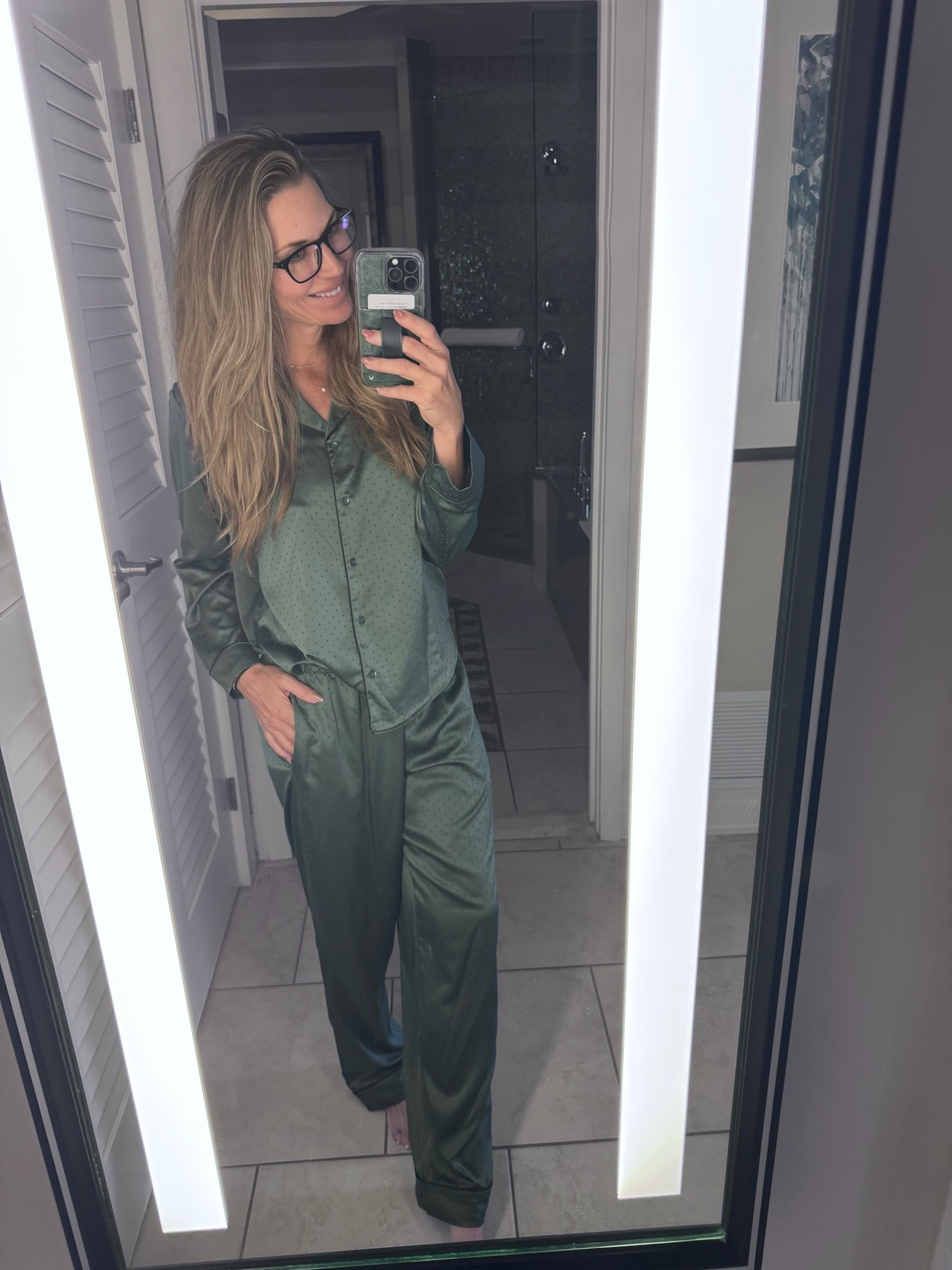 ✨OBSESSED✨ with these new satin pajamas – and they’re under $30 🙌 They come in multiple patterns, feel so luxe, and are seriously the coziest bedtime upgrade. Linking all the prints for you because you’re going to want more than one set. 

#AffordableFashion #PajamaSet #SatinPajamas #LTKUnder50 #walmartfinds #bestofwalmart #walmartfashion


#LTKFindsUnder50 #LTKStyleTip