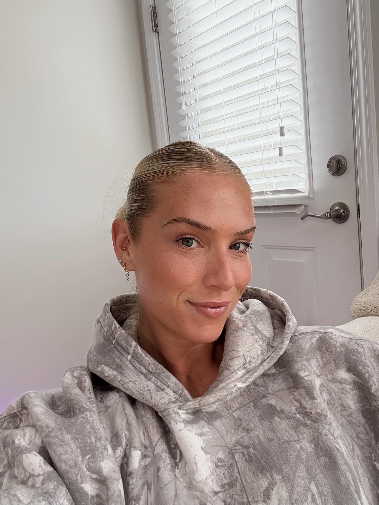 here’s the last few weeks! I had to try rly hard to include pictures of actual humans bc my camera roll is 99% doogies🤗