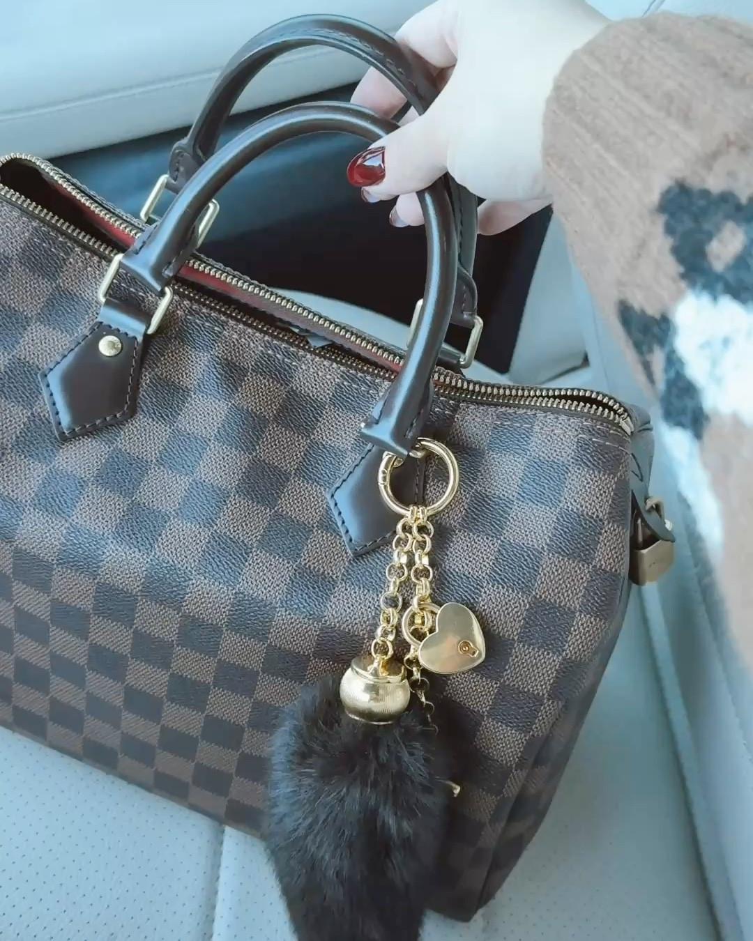 Winter Bag Charm! 🤎 So pretty and the quality is 10/10 

#LTKdayinmylife #LTKGiftGuide #LTKHoliday