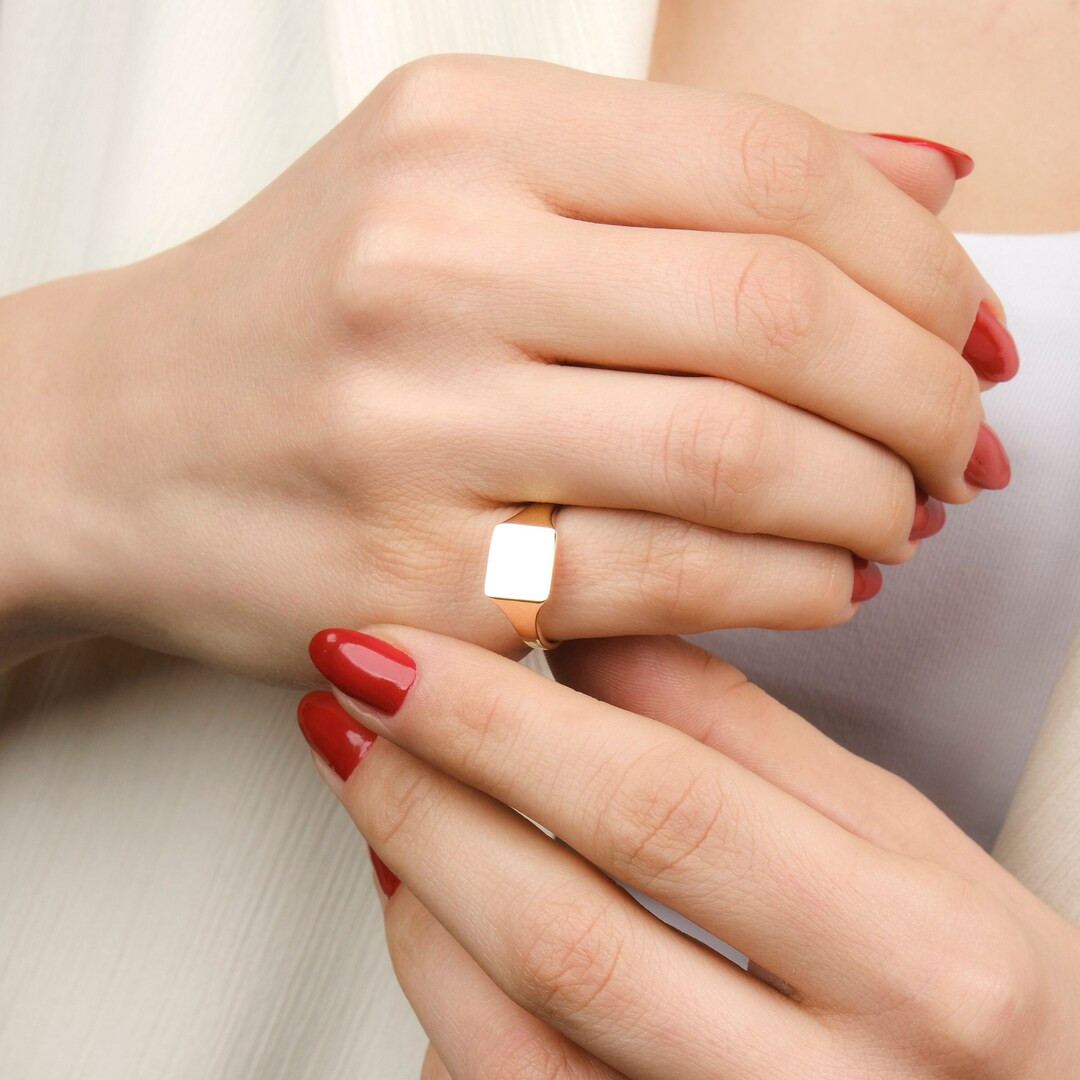 Square Signet Ring in 14K Solid Gold / 14K Gold Signet Ring / Gold Signet Ring Women | Etsy (US)