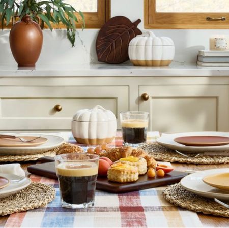 I’m totally in the mood to host a fall dinner party now! 

Tabletop 
Table decor
Fall home decor
Thanksgiving
Halloween party
Autumn 
Plaid
Pumpkin casserole 
Kitchen plates 

#LTKparties #LTKhome #LTKSeasonal