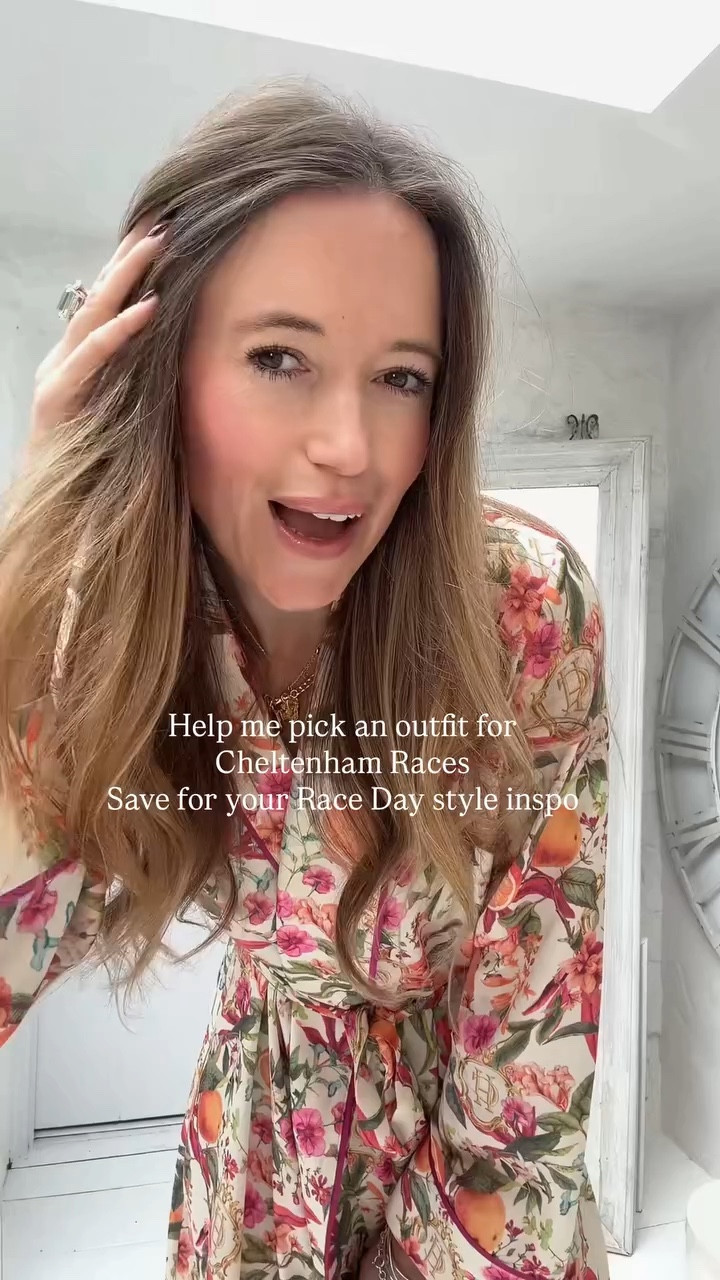 I’m heading to @cheltenhamraces next month for the first time and I need some help picking my outfit. 

The races is all about playing with style creating fun fashion moments. Obviously I have to go for a country tweed look but do you prefer the classic tailoring of the first outfit or a more feminine twist with the second?

Outfit 1: 3 piece suit, double breasted waistcoat, high waist trousers, white shirt, tie and ankle boots
Outfit 2: Circle maxi skirt, peplum jacket, white shirt knee high boots and a structured bag 

Both looks from @hollandcooperclothing 

Save for Ladies Day style inspo ✨

#cheltenhamraces #outfitinspo #raceday #racedaystyle