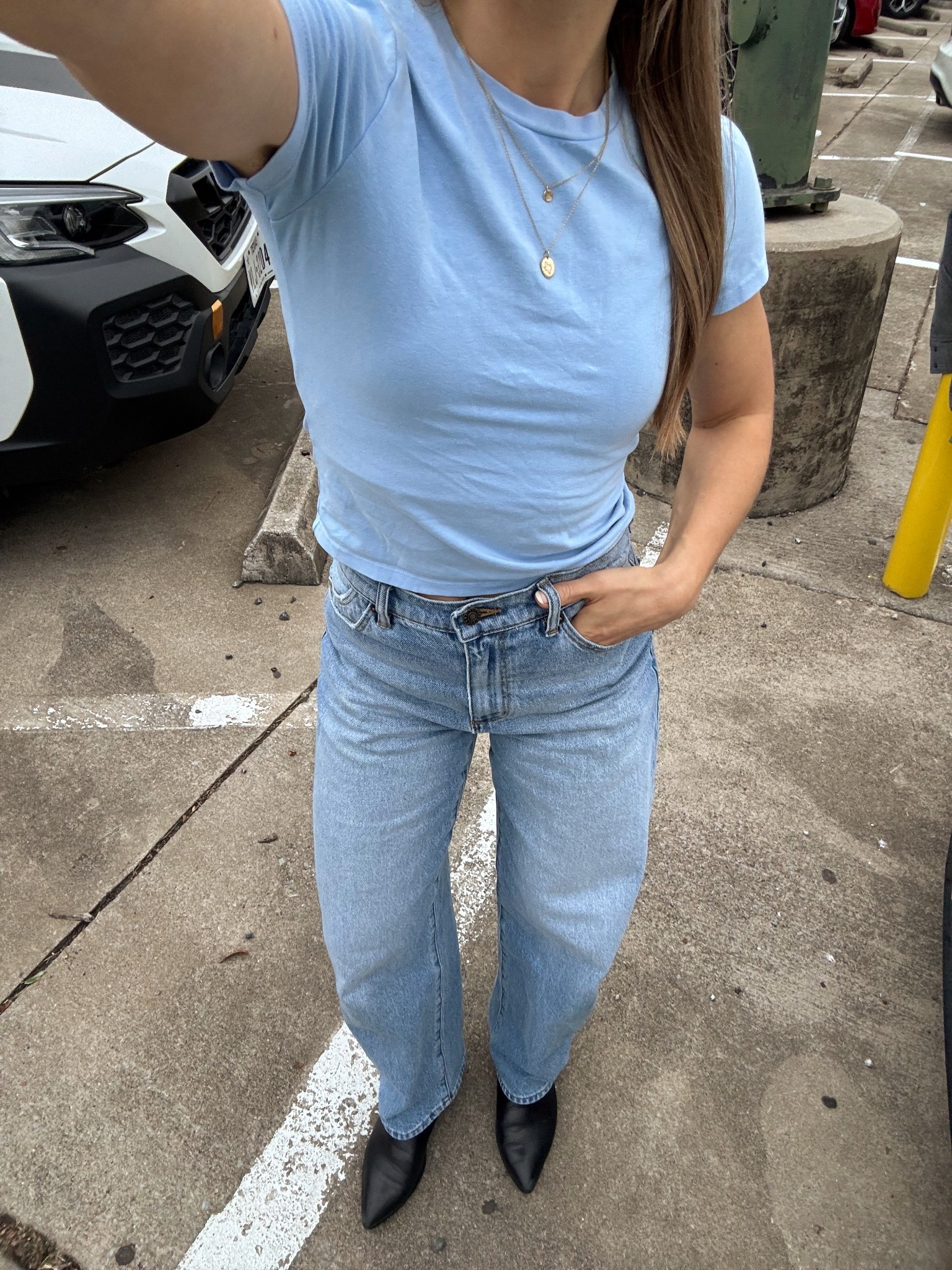 Blue jeans & blue tops this weekend 💙🩵

Top: XS (🚨currently on sale! 13-12-25)
Bottoms: 0/25 (Brad Blue) NEW FAVS!
Shoes: 8 (tagged similar)


OOTD, baby blue, favorite jeans, comfy jeans, barrel jeans, baby tee, Rolla’s, Abercrombie & Fitch, petite fashion, outfit of the day, mom fit 

#LTKSaleAlert #LTKPetite #LTKootd