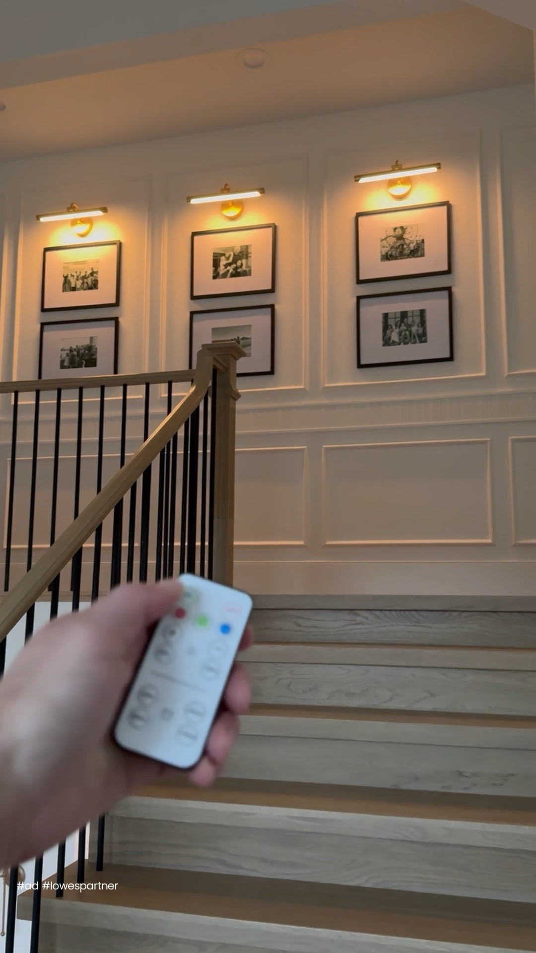 Love the look, but don’t want to hardwire? These picture lights are BATTERY POWERED and under $40 @loweshomeimprovement #lowespartner #ad