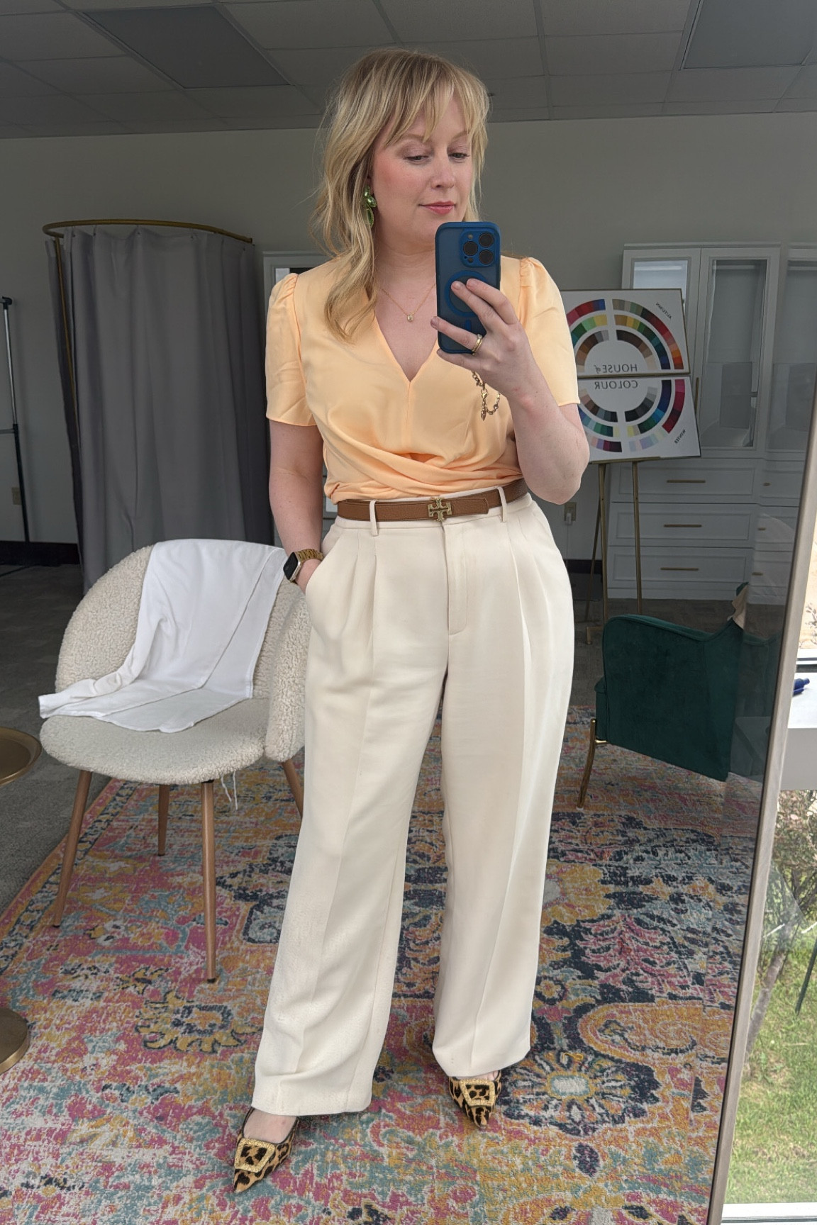 Brought a brand new color into my #hocspring wardrobe. This top is more cropped but works well with my high rise pants  