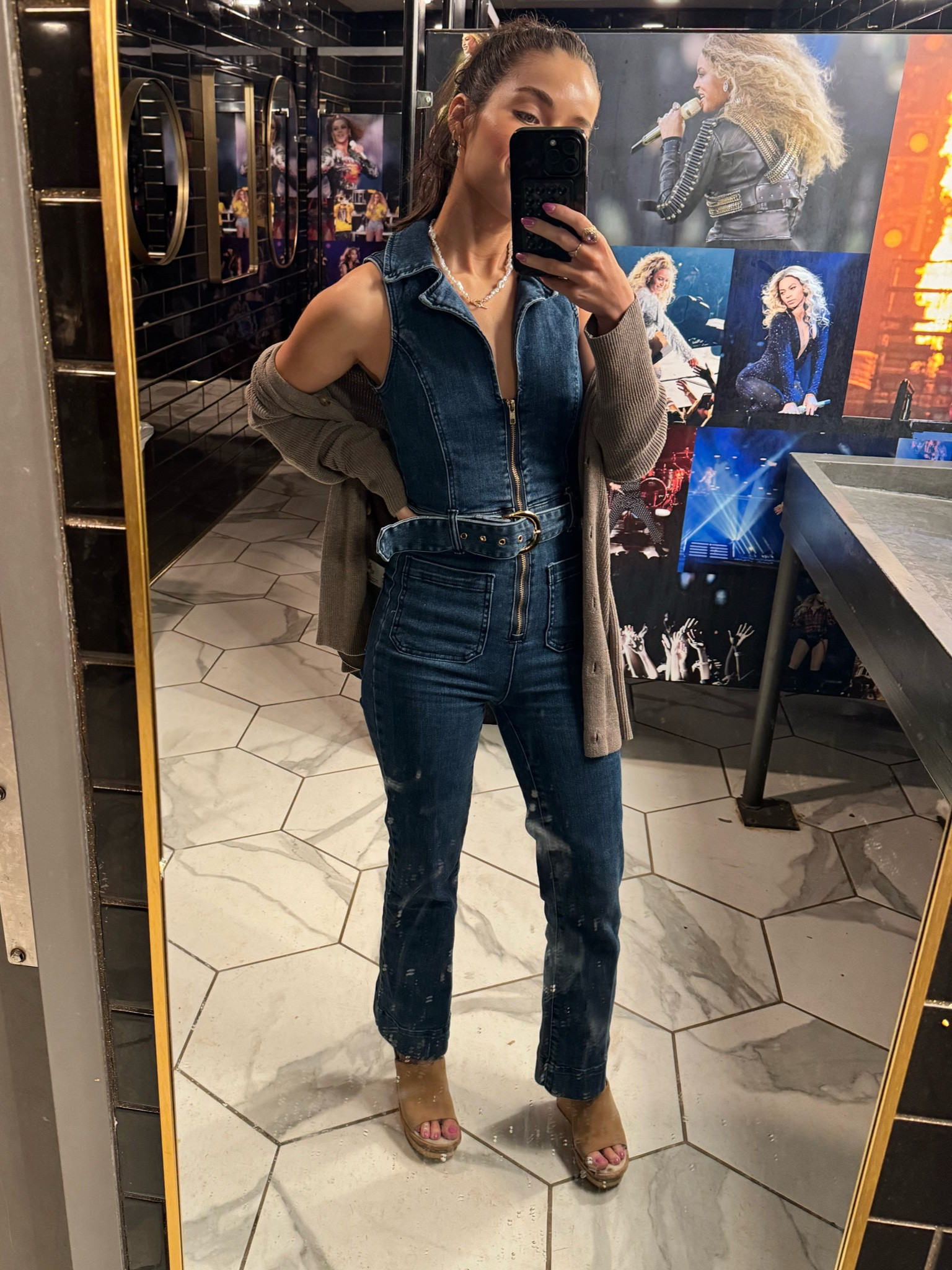 I’ve been obsessed with this denim jumpsuit! I’ve worn it SO many times by now and will keep doing it, I love this jumpsuit so much !

#LTKstyletip