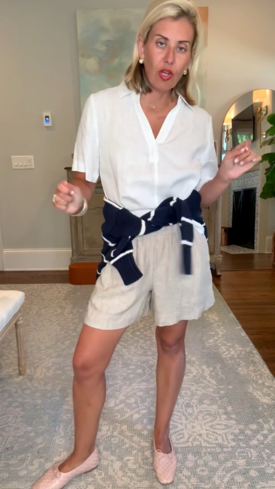You know the drill… sweating in the parking lot and freezing the second you walk inside. Rounding up the outfits
I will reach for all summer: easy pieces with a layer for when the AC is working overtime.
Tops, sweater, jacket, dresses size XS
Shorts size s
Shoes- size down to 7 (usually 8)