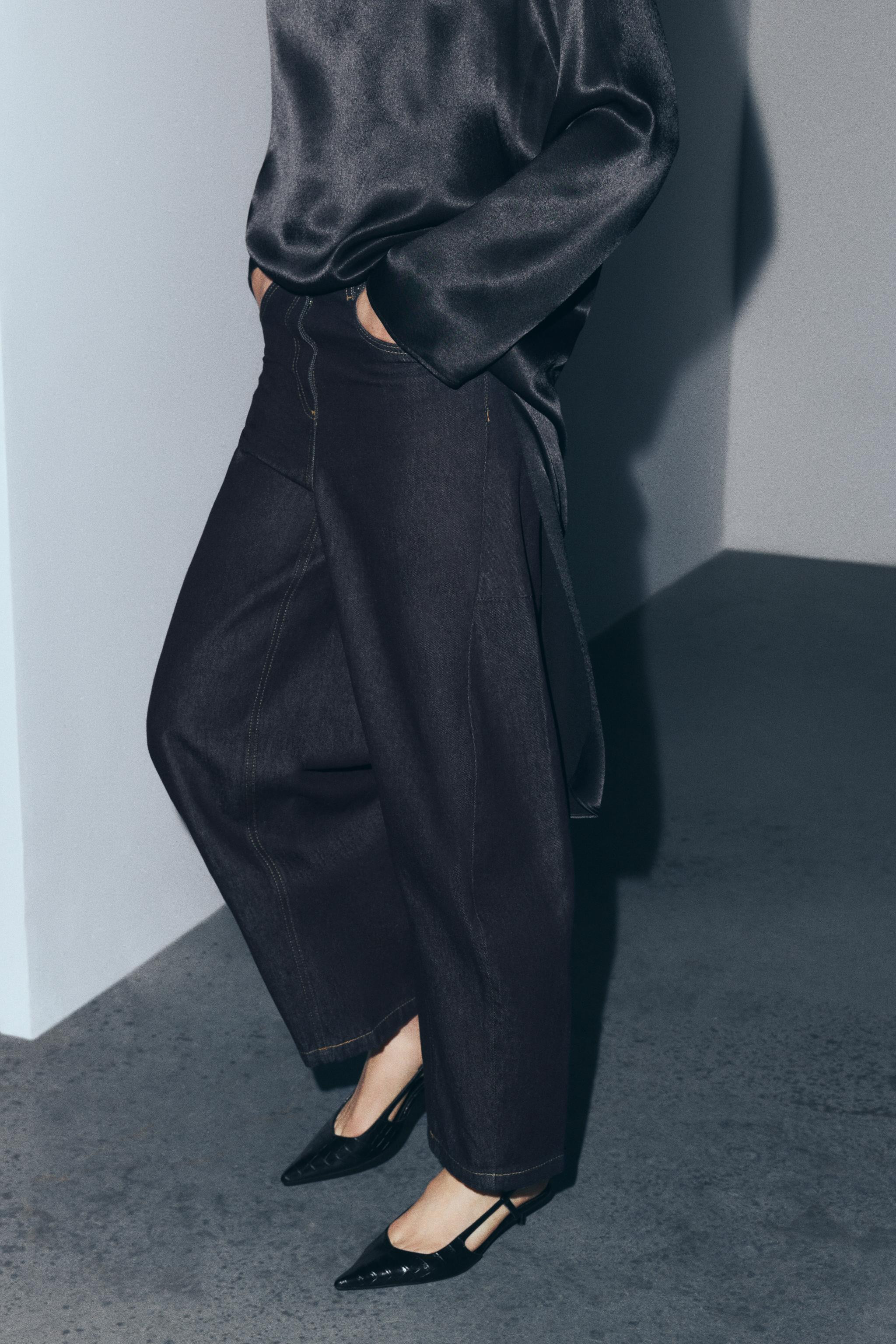 ZW COLLECTION MID-RISE ANKLE BALLOON JEANS | Zara US