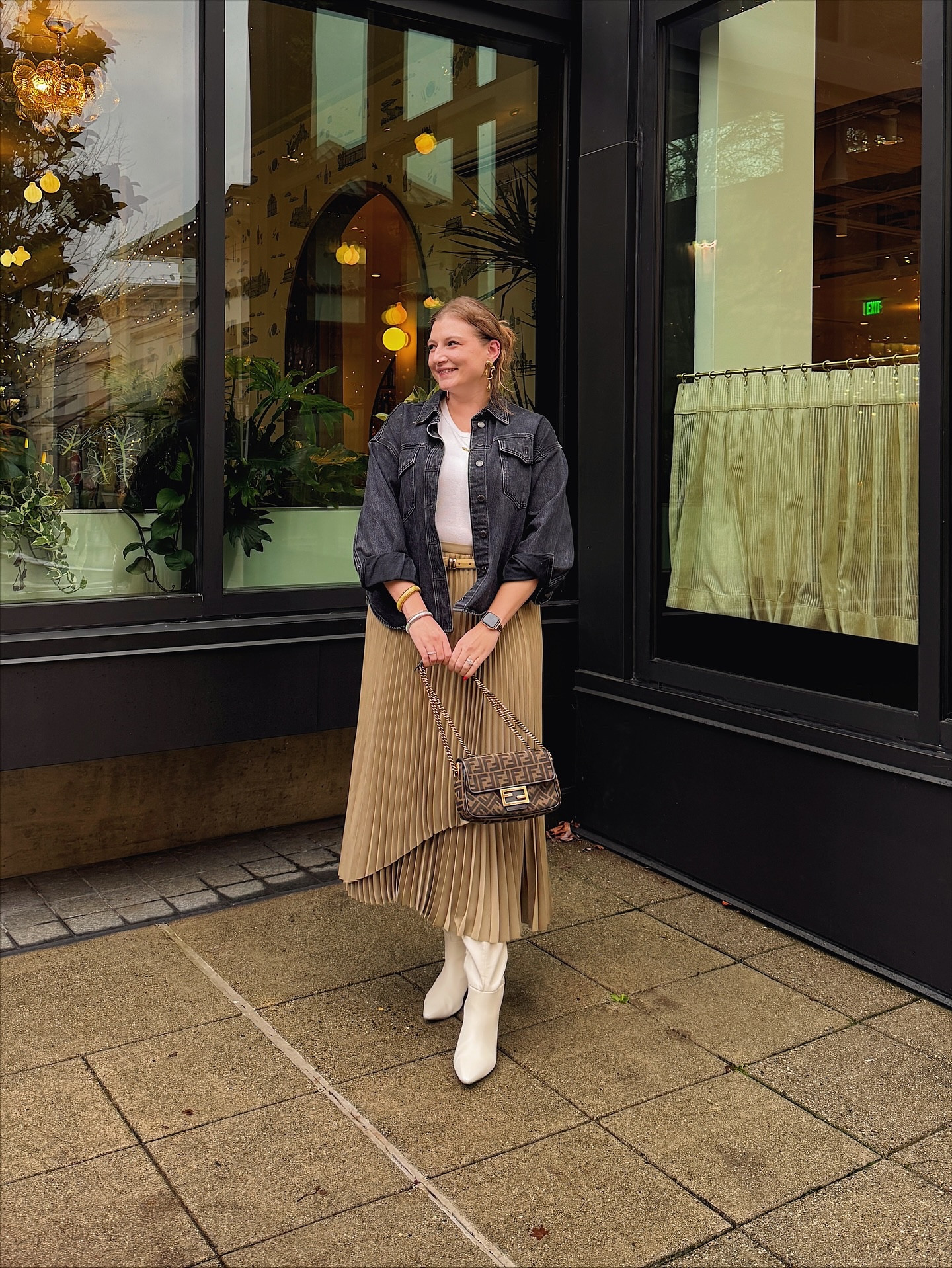My all new favorite skirt is on sale! Ladder skirt from Aritzia - it comes in a ton of different colors! 


#ootd #fallstyle #mystyle #howtowear #elevatedstyle #outfitinspiration #styleinspo

#LTKootd #LTKMidsize #LTKSaleAlert