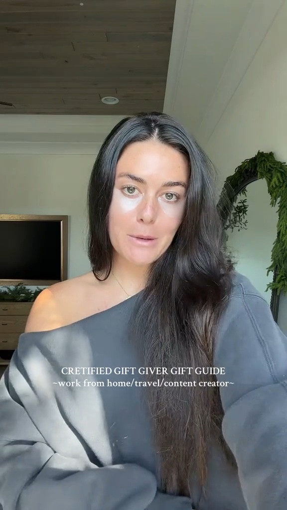 CERTIFIED GIFT GIVER GIFT GUIDE: this one’s for the GIRL BOSS / work from home / travel girlies

#LTKGiftGuide #LTKStyleTip #LTKHoliday