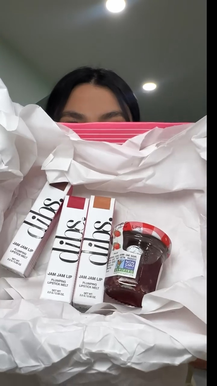 New @dibsbeauty |  jam jam lip melts  are in #dibsbeauty #jamjamlip #lipplumper #ulta @DIBSBEAUTY @courtney_shields