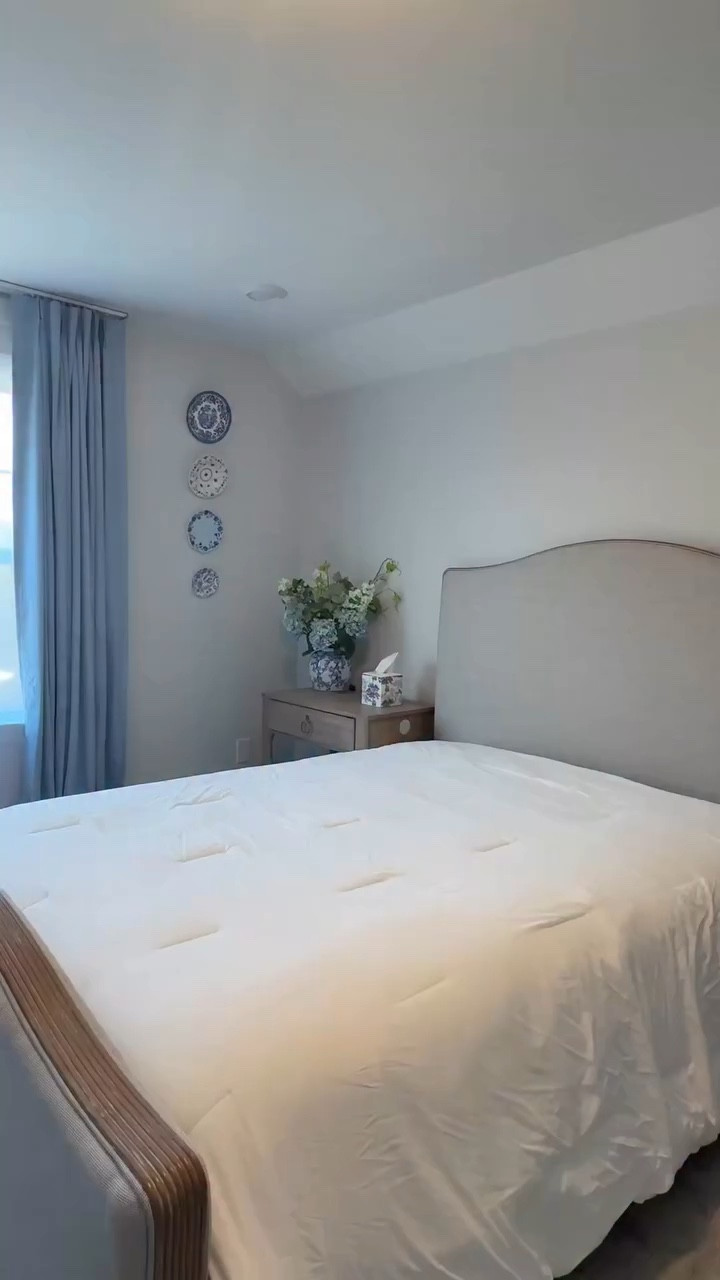 Dearest gentle readers… after a brief absence from society, I must confess I have been quite lost in my own Bridgerton era 💙🤍☕️🫖

But fear not—the lady of the house has returned, ready to once again curate beauty, charm, and the most delightful interiors for your viewing pleasure 🤍

Yours truly,
The Hester Style

#TheHesterStyle #DearGentleReader #BridgertonEra #ImBack

#LTKU #LTKHome #LTKSeasonal