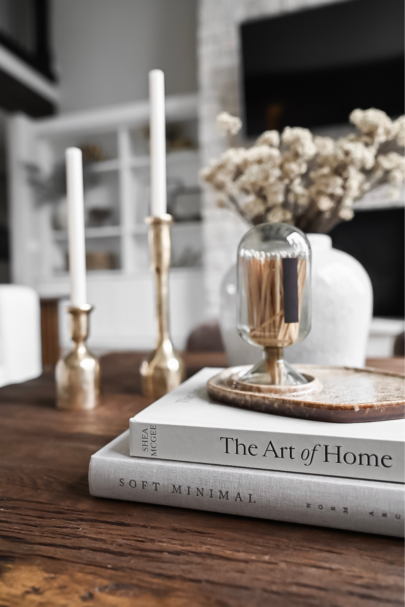 Neutral coffee table styling - perfect for spring or any season really!

Home  Home decor  Coffee table  Coffee table styling  Faux floral  Spring stems  Coffee table book  Matches  Cloche  Candles  Candlestick  Living room  Vase

#LTKSeasonal #LTKhome #LTKstyletip