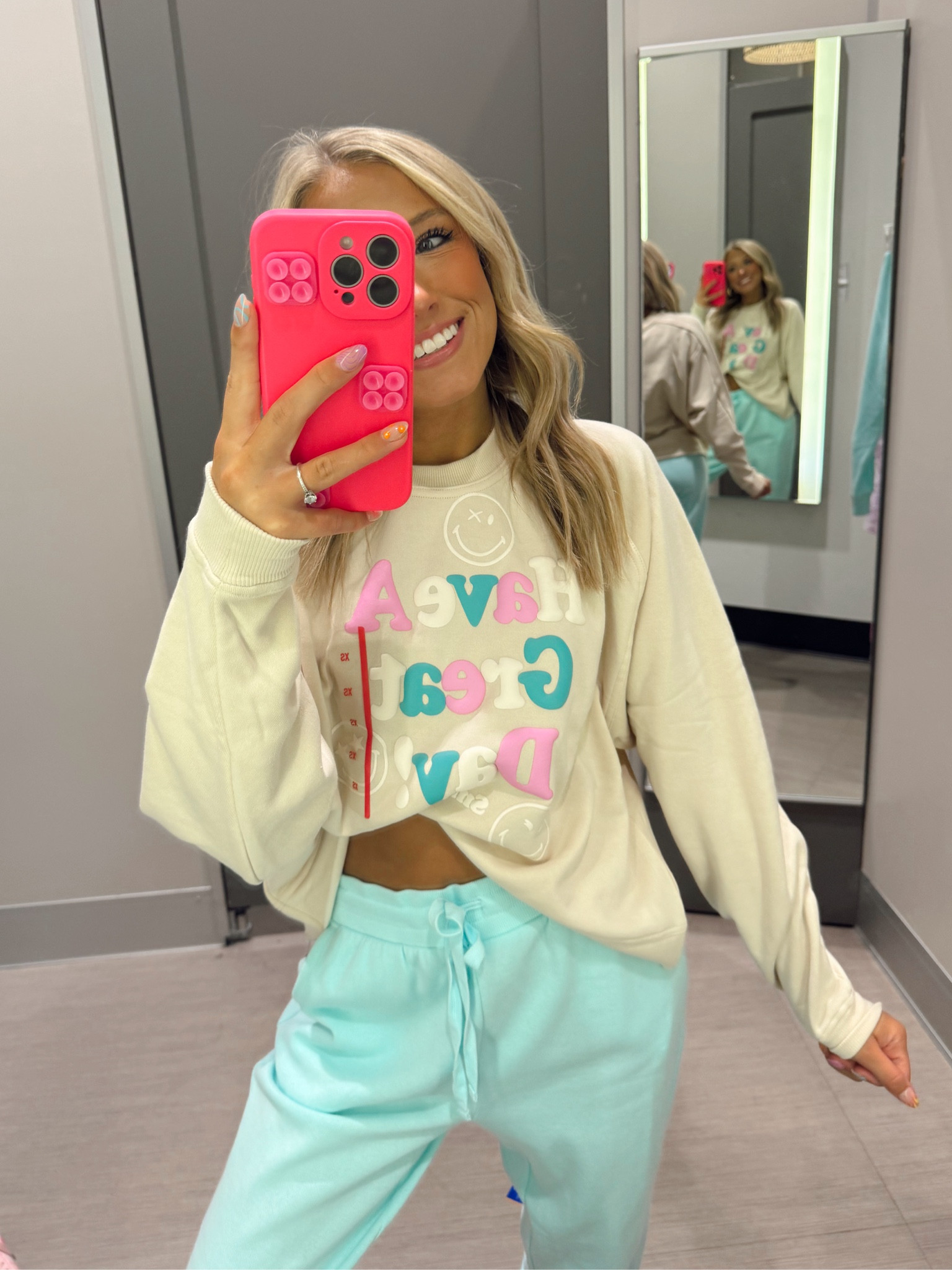 cutest crewneck!😁🩵💞✨

#LTKU #LTKfindsunder50 #LTKstyletip