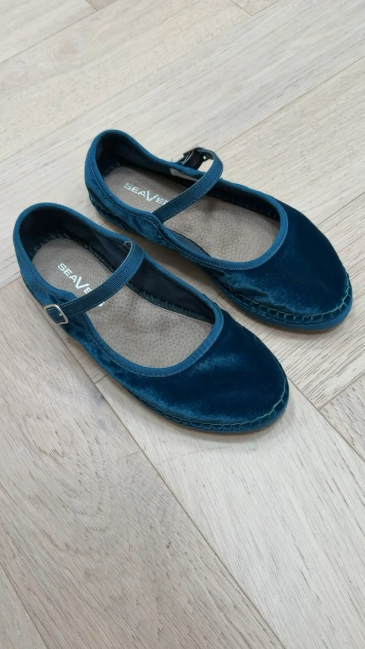Adorable new Mary Jane’s in this gorgeous blue color! They run TTS and have arch support

#LTKOver40 #LTKActive #LTKootd