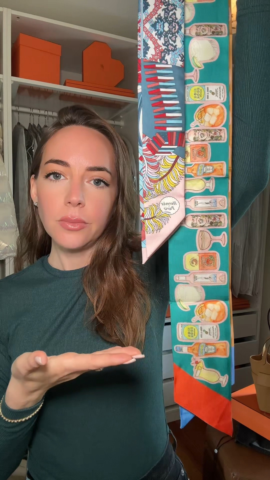 Head to head: Twilly style. We have @shopcjw vs Hermès and CJW excelled in all arenas. When I think Twilly, I think a skinny piece of silk, but they really can be a full look. There are 3 things I always look for in Twillys because they vary so much across brands. Width: CJW is wider than Hermès. Length: CJW is longer than Hermès and Weight: CJW is lighter and flowier than Hermès. All of these elements have their perks. Because it’s wider, it’s a full look around the neck. Because it’s longer, you can wrap it around more than once, use it as a belt, or on the handles of a tote. To me lightweight is sometimes better especially if it’s summertime and this one I’m using today is appropriately called Summer Friday. Love these Twillys! #scarf #scarftutorial #twilly #twillytutorial #silkscarf #hermes #friendsofcjw #hermestwilly 
