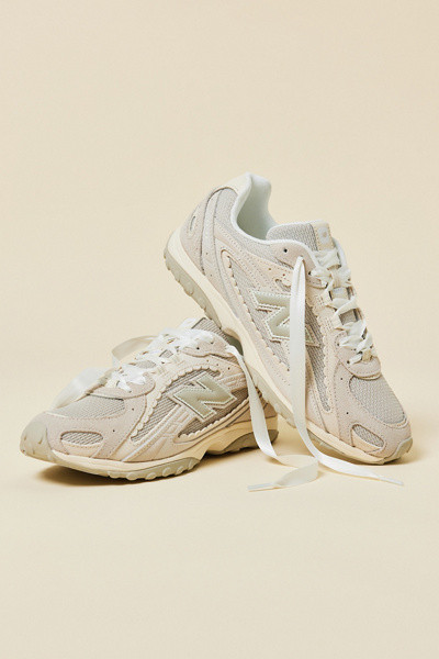 New Balance 204L Sneakers | Urban Outfitters (US and RoW)