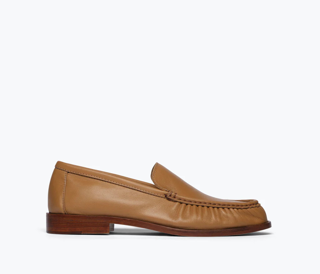 LEIGHTON SOFT LEATHER LOAFER | Frēda Salvador
