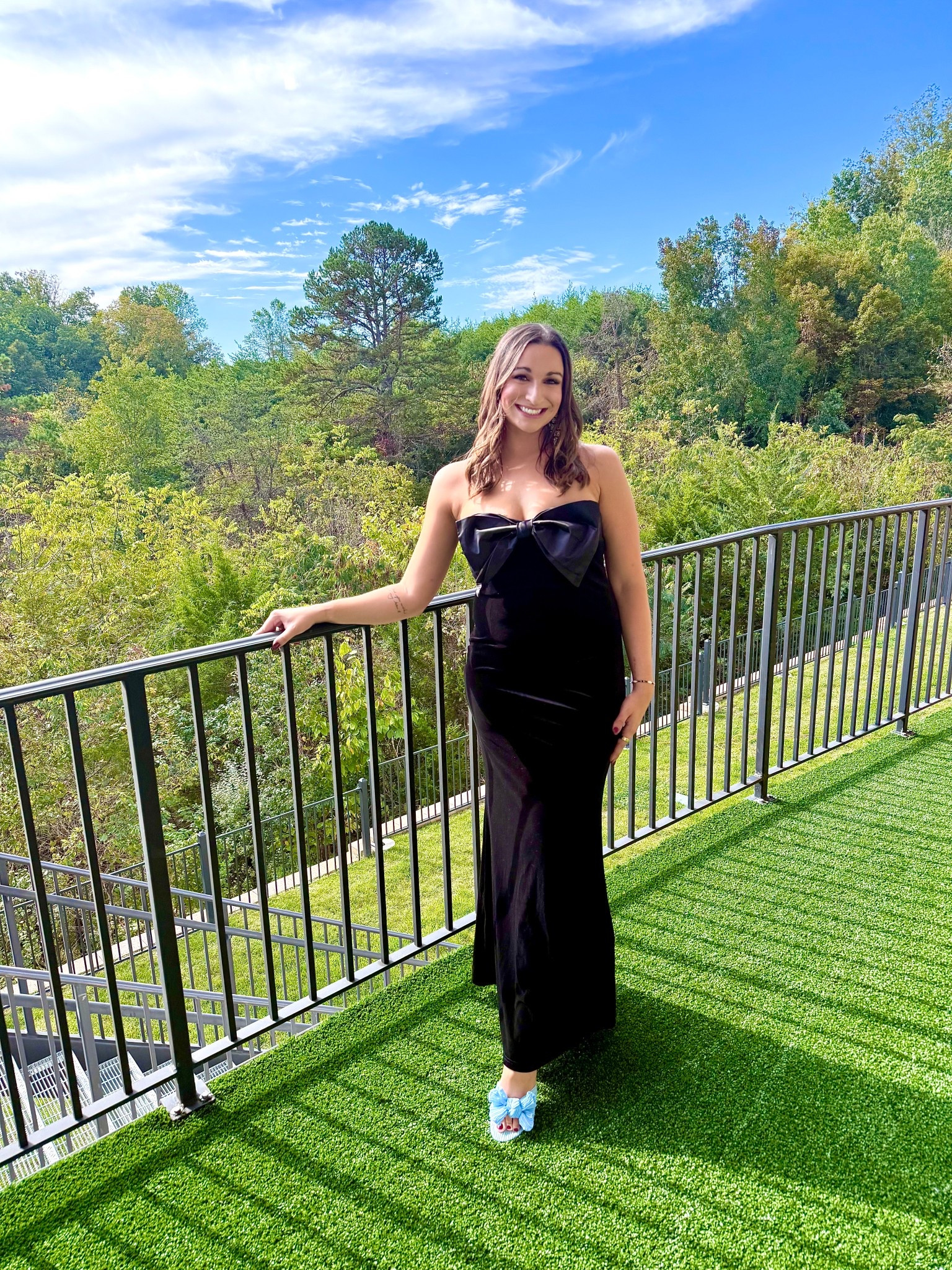 The best time celebrating Mr. And Mrs. Thomas this weekend! 

I’m obsessed with this velvet bow dress and these blue heels! The perfect fall wedding dress! 



#LTKStyleTip #LTKSeasonal #LTKWedding