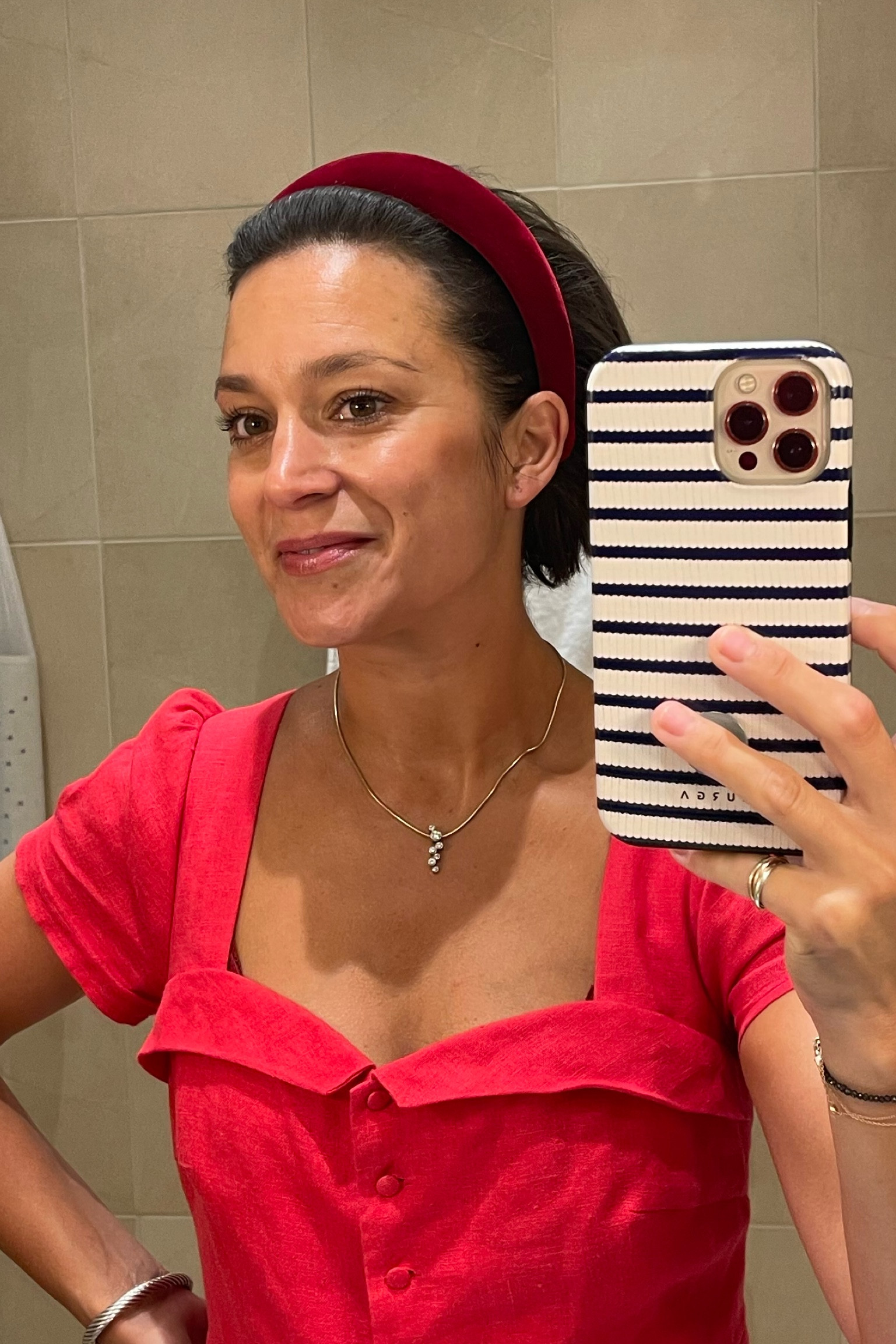 Elemis Hydration Glow Facial Routine 

No makeup on here bar lip balm ! 