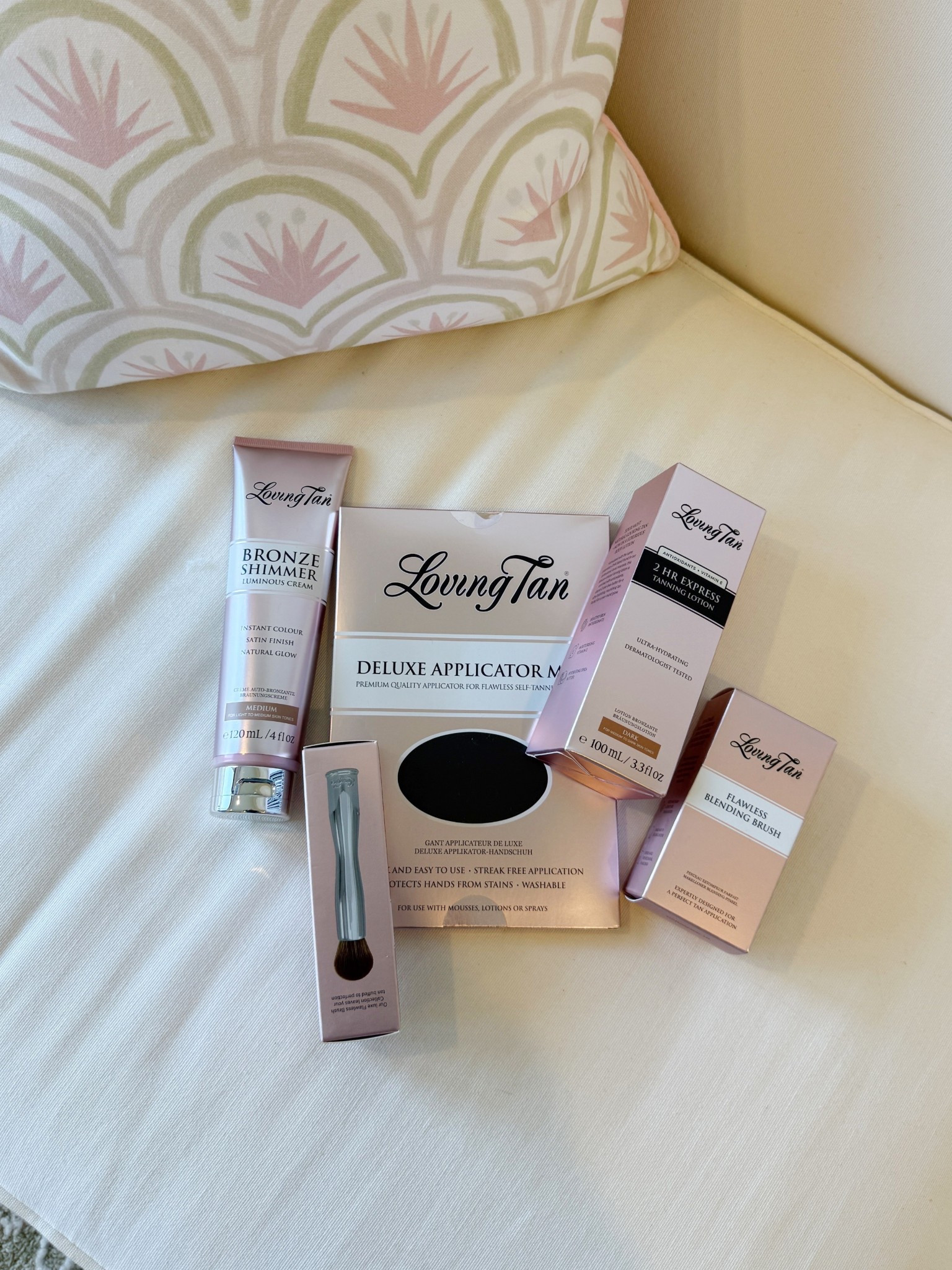 Loving Tan sent lots of new products! Some of my favorite tanning products and great for a winter glow! ☀️