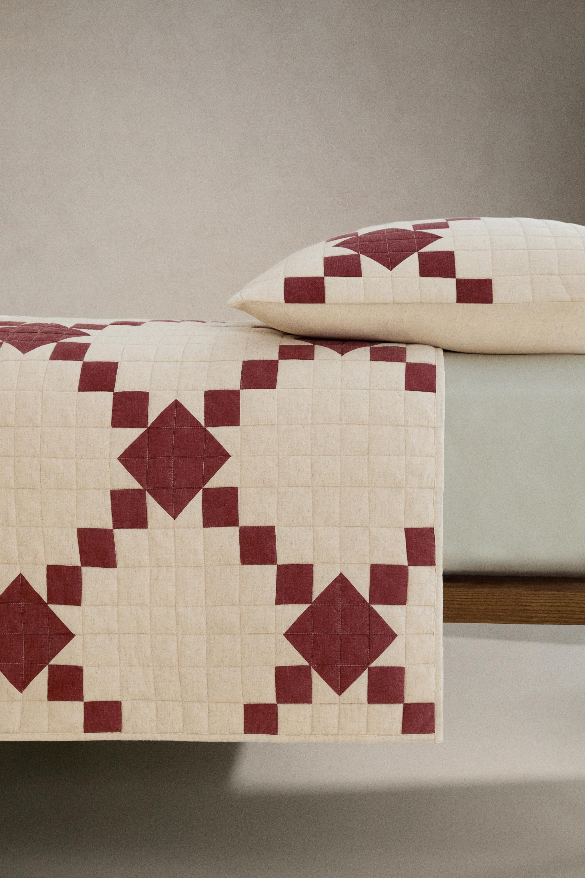 CHRISTMAS PATCHWORK QUILT | Zara US