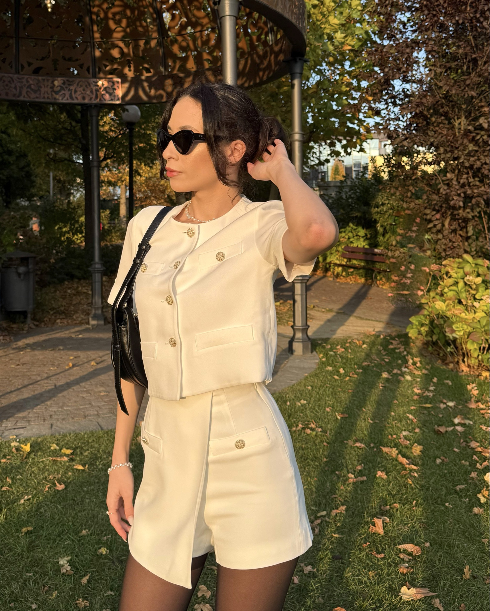 The most classy & chic set 🤍 obsessed with the gold details ✨