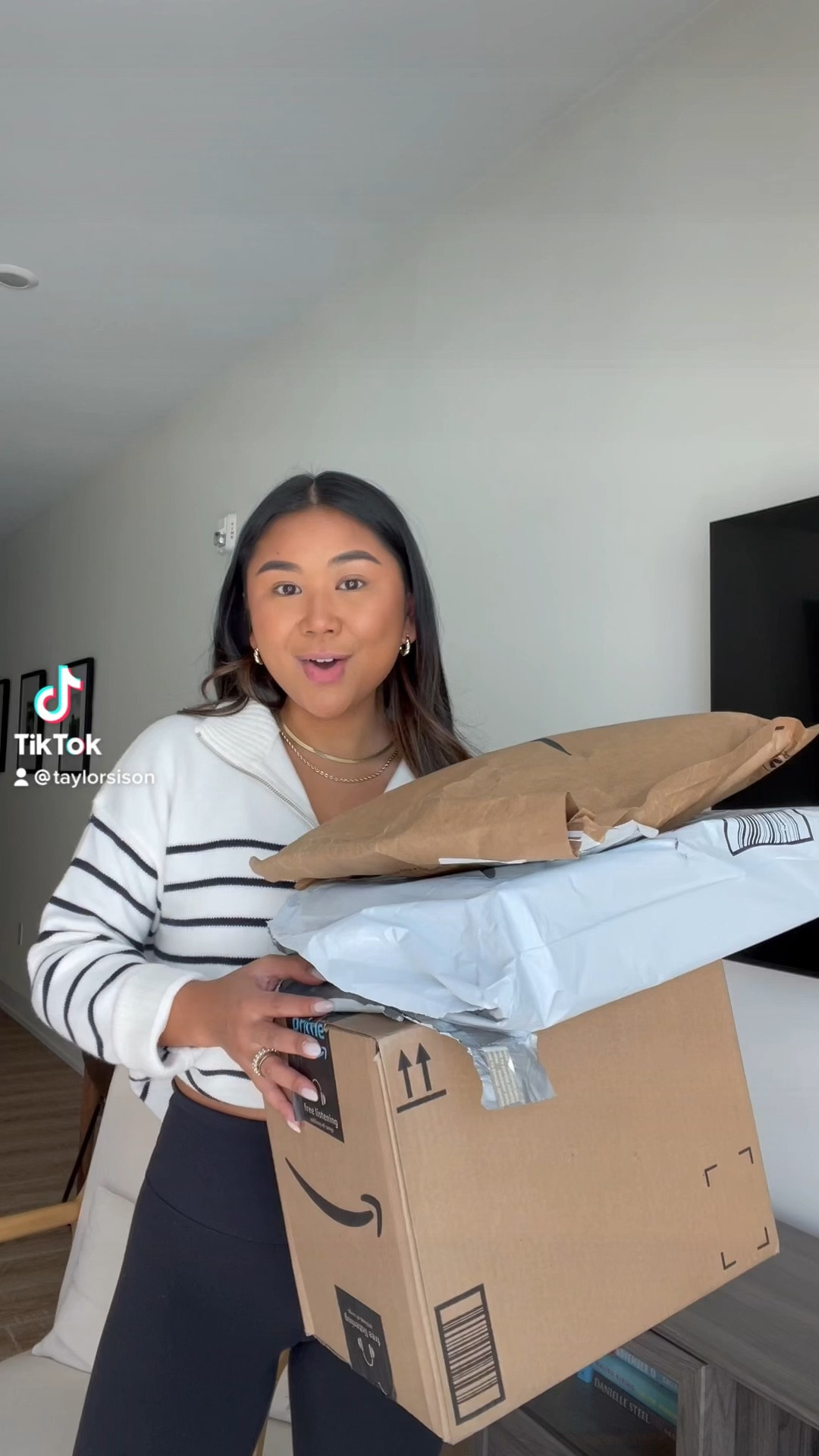 Amazon fashion finds, fall fashion, gift ideas for her, faux leather shorts, baseball cap, green hat, sweater set, womens sweater, fall sweaters, Amazon finds, Amazon fashion, Amazon haul