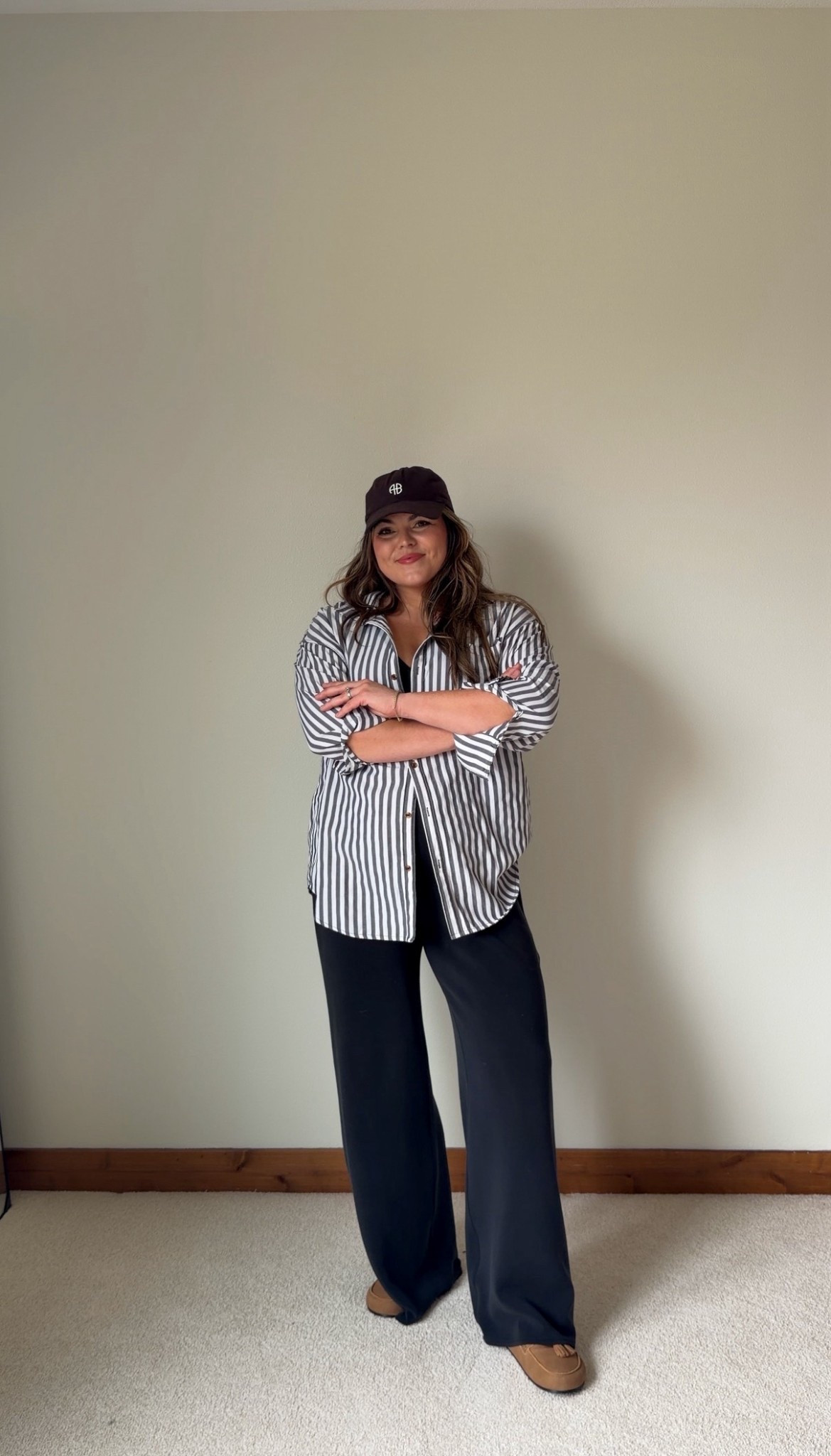 For the pants & bra use - ERICAXSPANX  💕6 easy fits for you to recreate !!! When it comes to finding out personal style, this is just the beginning (I'm talking I want to start my closet from ground zero ) - follow along and let's do this
dang thing together.
#soccermomoutfit #momoutfit #momstyle #styleover30 #midsize

