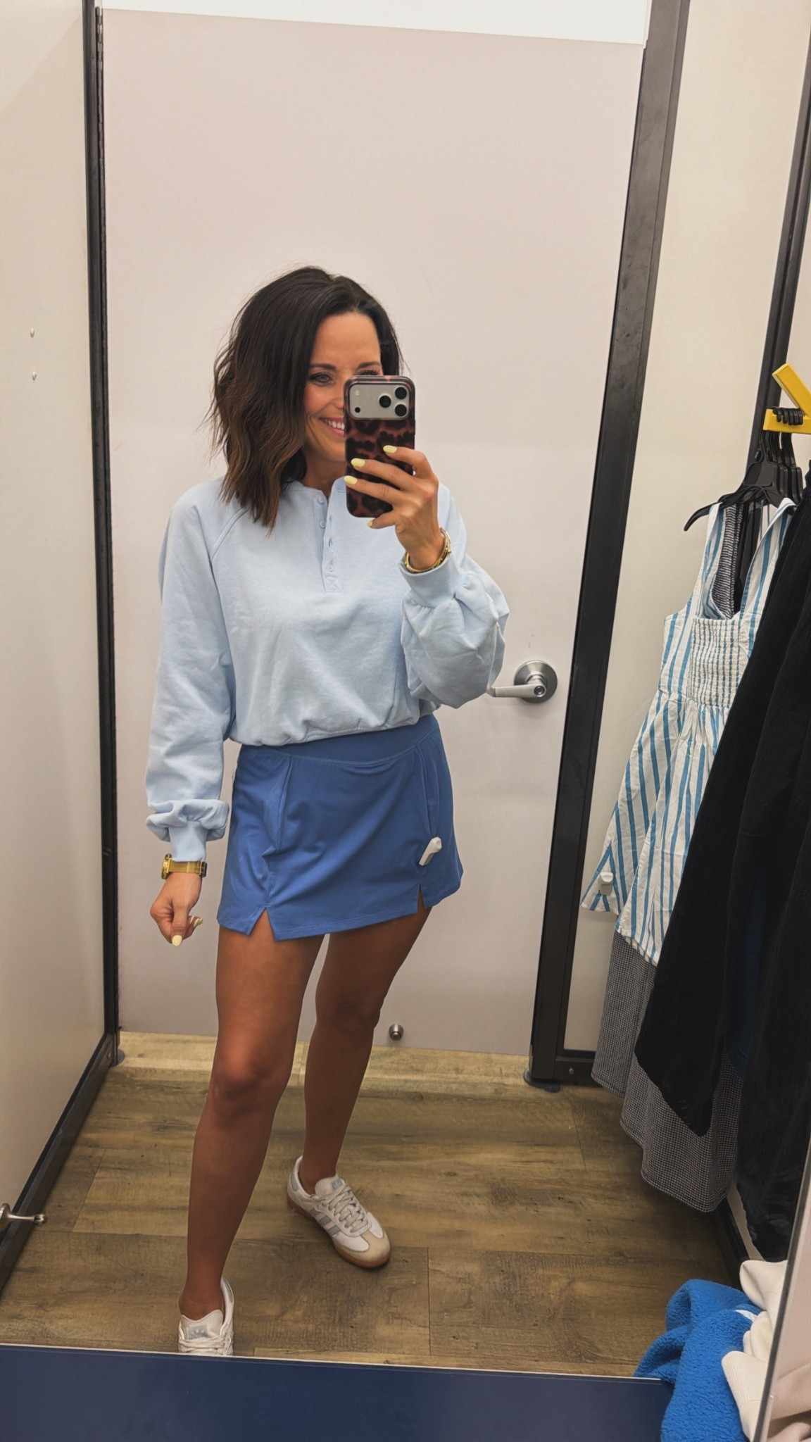 My go-to casual outfit lately 💙 Skort + sweatshirt + sneakers = comfy but still cute.

#springoutfitideas #athleisurelook #everydaystyle #oldnavyfashion 
