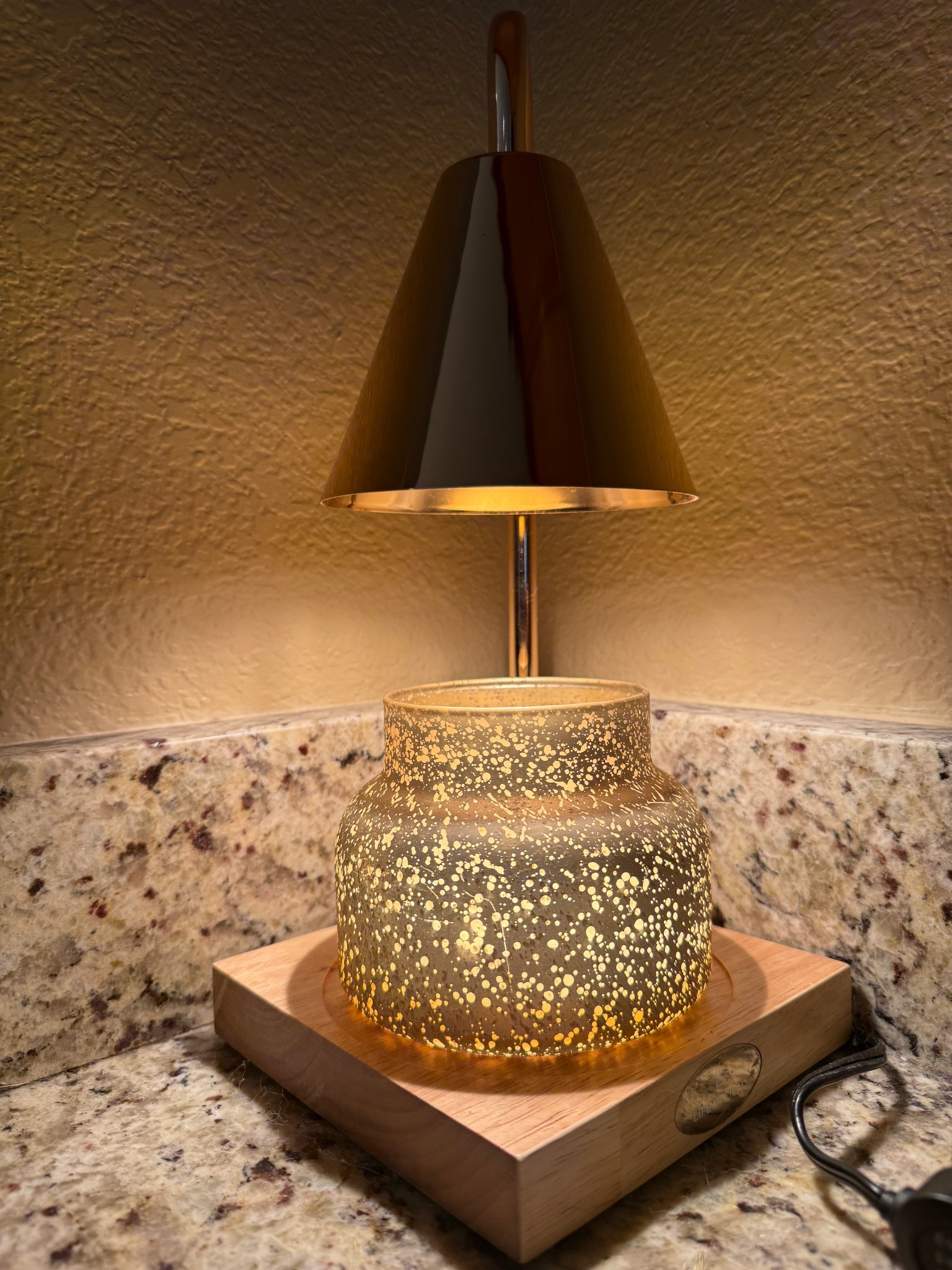 This candle is almost prettier under the lamp 🤩🍂🍎

#LTKSeasonal #LTKFindsUnder50 #LTKHome