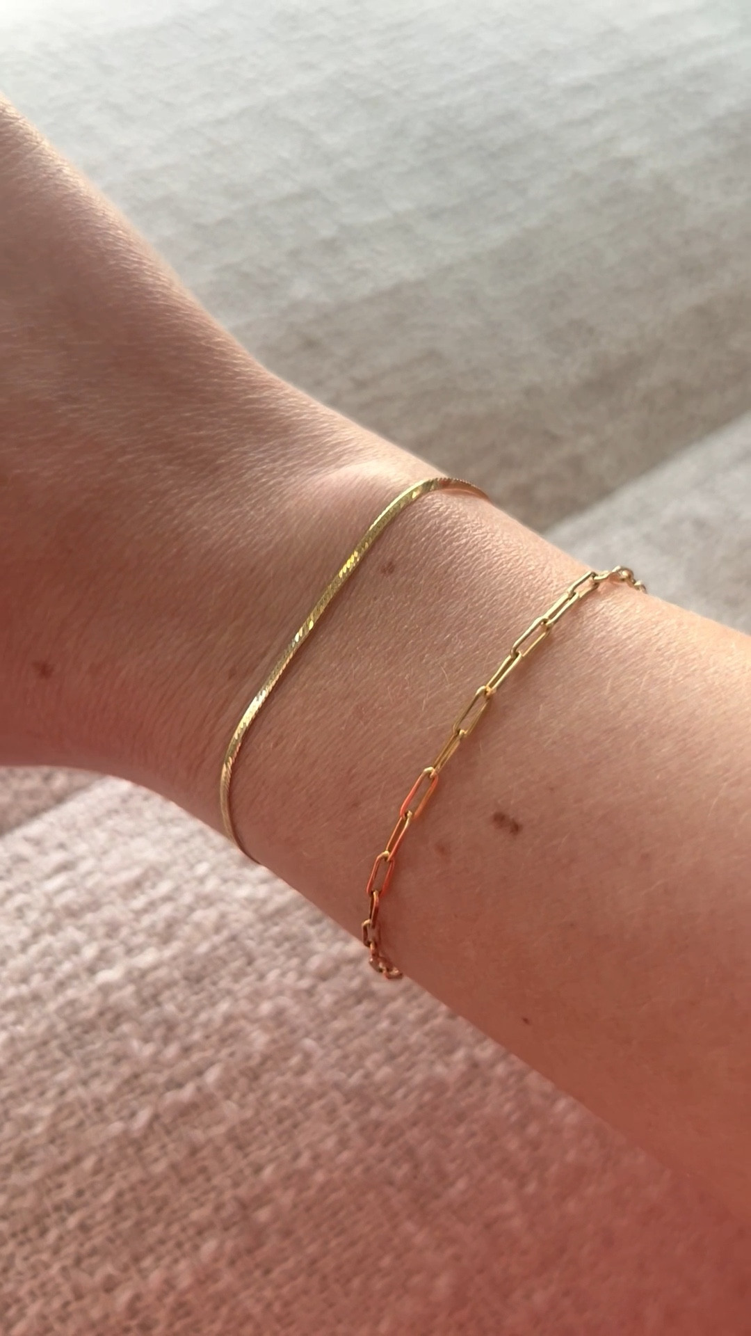 You all love this gold herringbone bracelet! The quality is amazing. I shower and work out in it and it still looks so good. Definitely one of my favorite everyday pieces✨

#LTKBeauty #LTKootd #LTKWorkwear