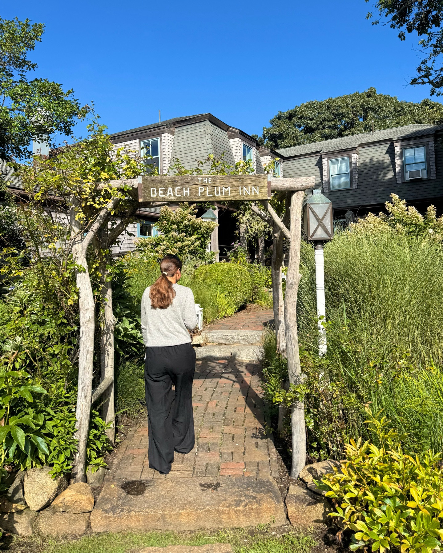 started off this beautiful day having breakfast at the beach plum inn, shopping at the famous morning glory followed by beach time & outdoor shower before dinner here in martha’s vineyard ☀️

#LTKdayinmylife #LTKTravel #LTKWorkwear