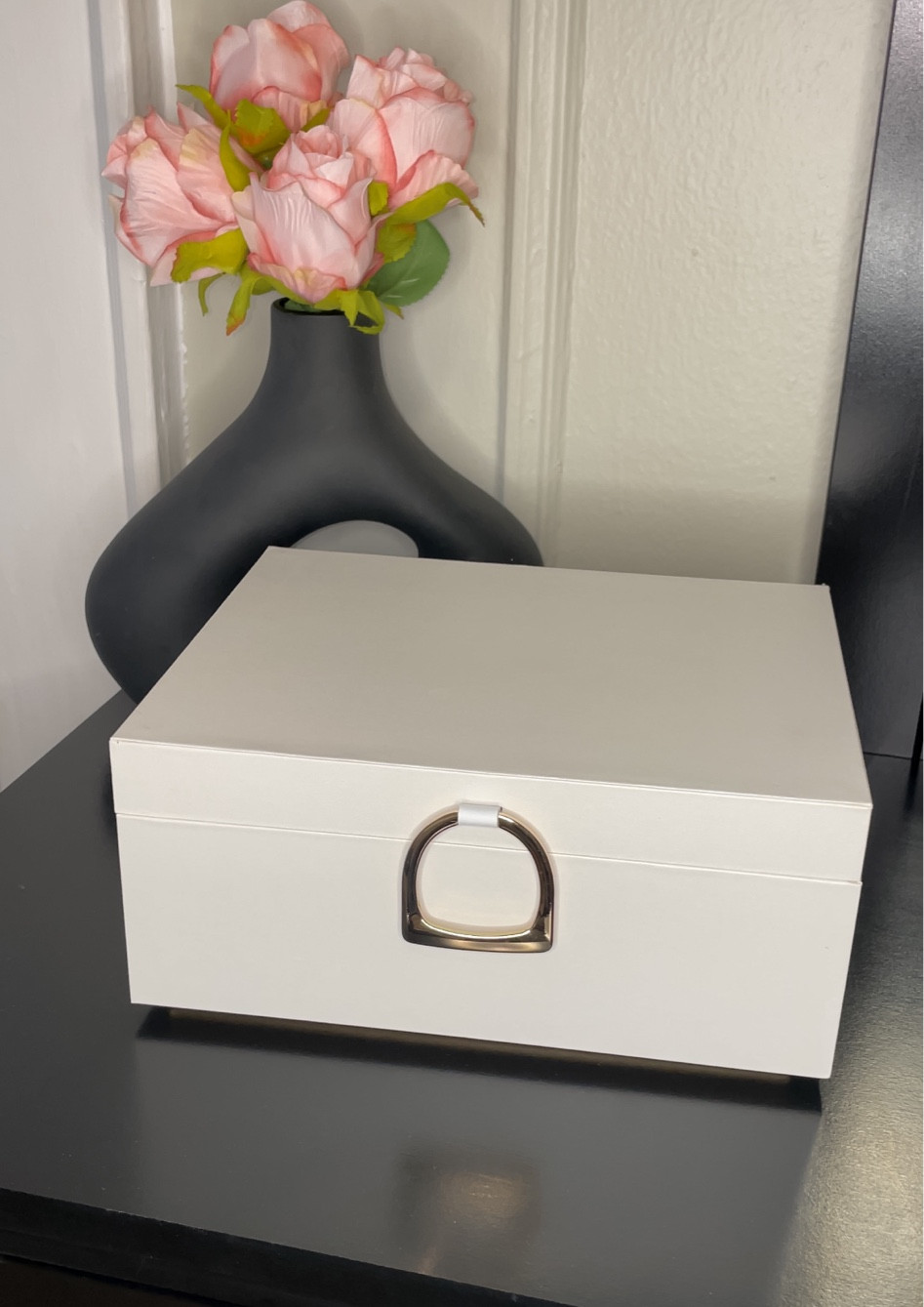 #amazonfind this jewelry box looks so beautiful on my dresser + has a lot of space

Amazon, jewelry box, home decor, jewelry, organizer, Amazon home, home decor,  minimalist

#LTKfindsunder50 #LTKGiftGuide #LTKhome