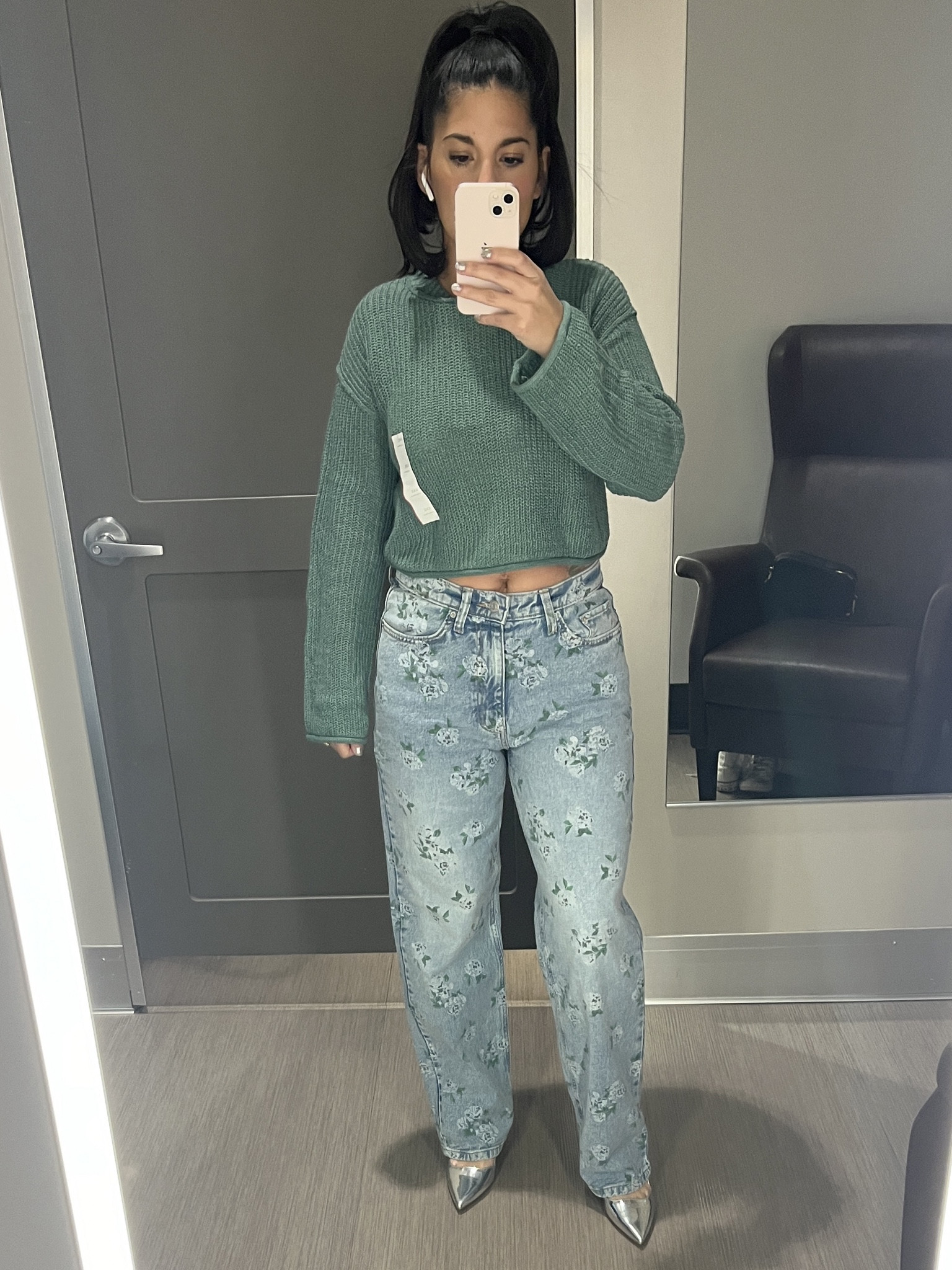 MUST HAVE! I am seeing a lot of pops of green with prints! These jeans are perfect for a casual sneaker outfit or with heels. 

How would you style them?

#LTKstyletip #LTKMostLoved #LTKfindsunder100