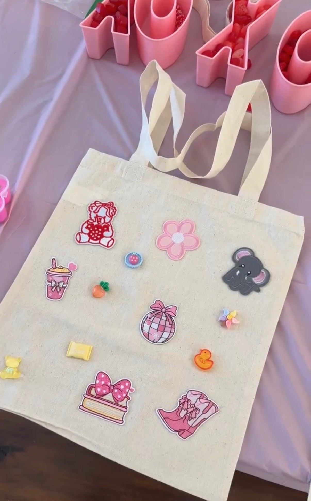 🤍Such a fun birthday party/craft night activity! 