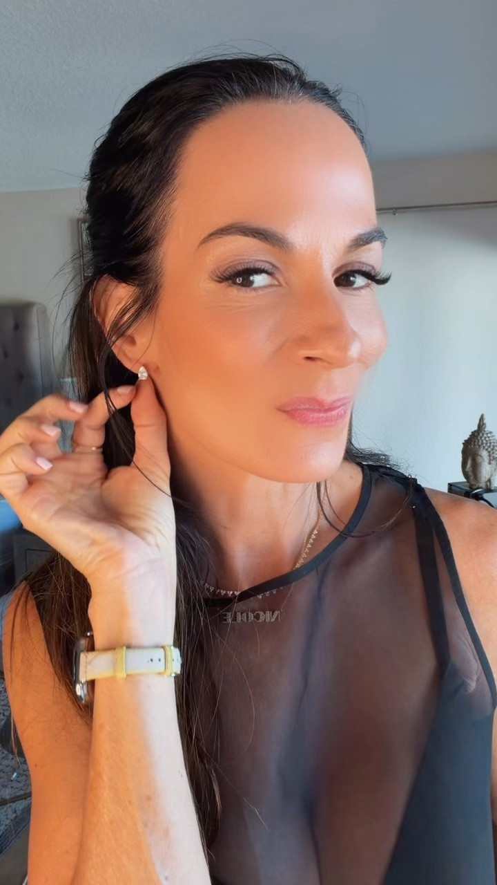 The dainty earrings that make the entire look. ✨ These Electric Picks x Madi Messer Hyde Park Huggies have the perfect everyday sparkle and a little edge. So good—and so easy to wear with everything. 🖤

🖤

@electricpicks
#ElectricPicks #MadiMesser #HydeParkHuggies #EverydayJewelry #HuggieEarrings #JewelryStyle #AccessoriesOfTheDay #Over40Style #NicoleColee

#LTKootd #LTKdayinmylife #LTKgrwm