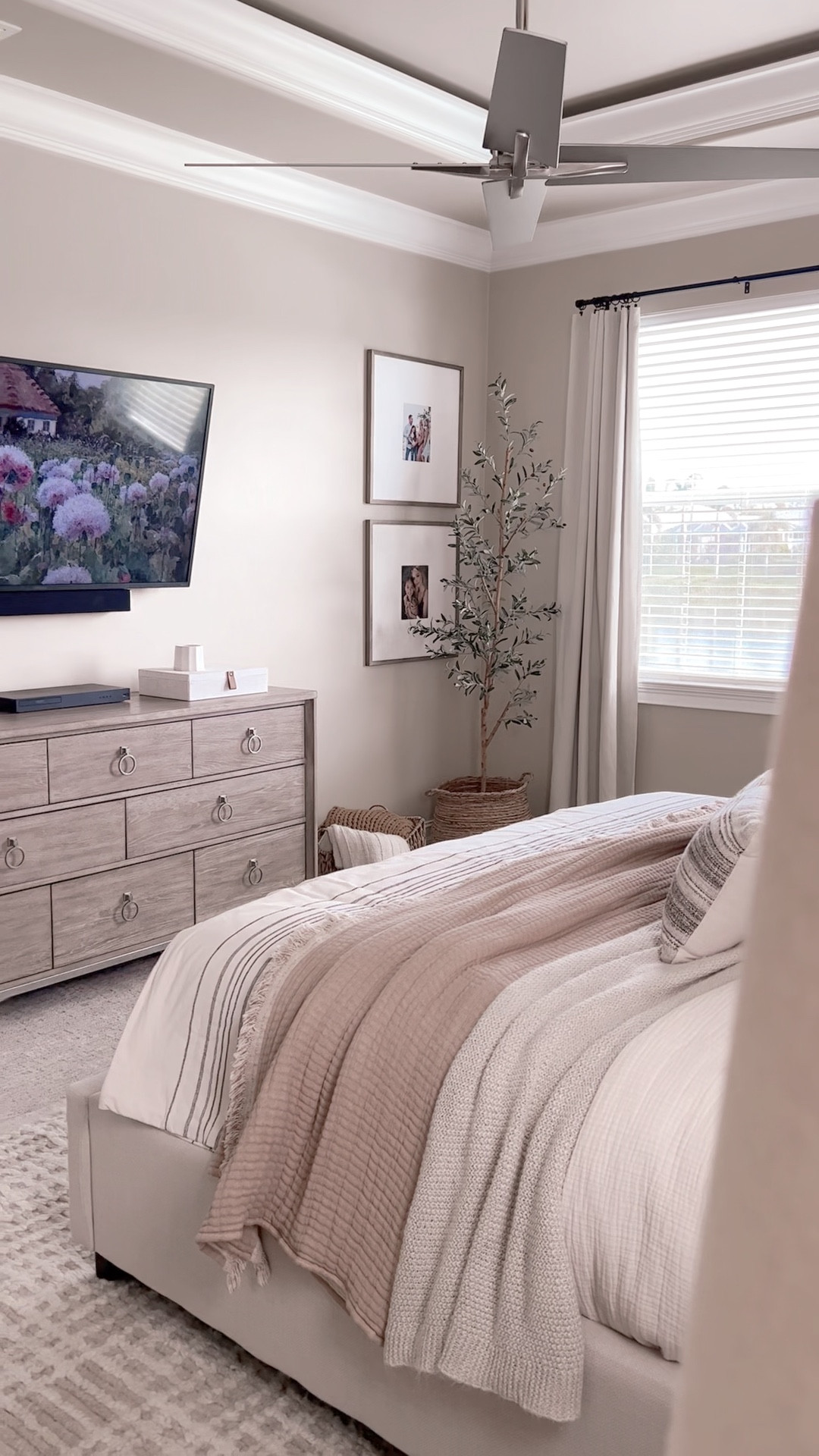 Bedroom decor
Decor
Home decor
Bedroom styling 
Neutral decor
Neutral home 
Bedding 
Throw blanket
Throw pillow
Olive tree


#LTKhome