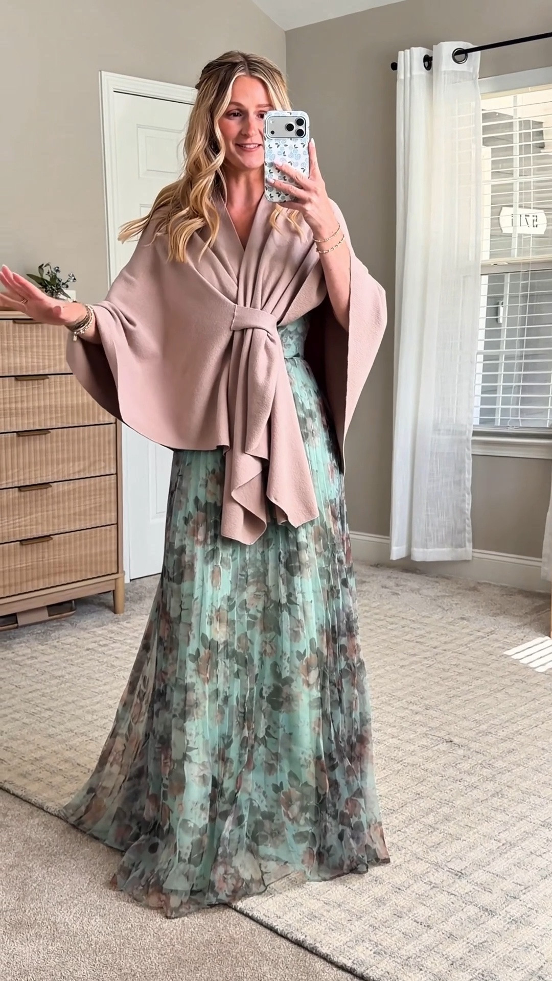 the perfect shawl wrap for special events 🤍 wore it for a formal wedding on a cooler spring day & it was the perfect layer of warmth that still kept the outfit elegant! 
Under $40 on Amazon! 


#shawl #wrapsweater #formalwedding #springlayers #springwedding #weddingguestdress

#LTKWedding
