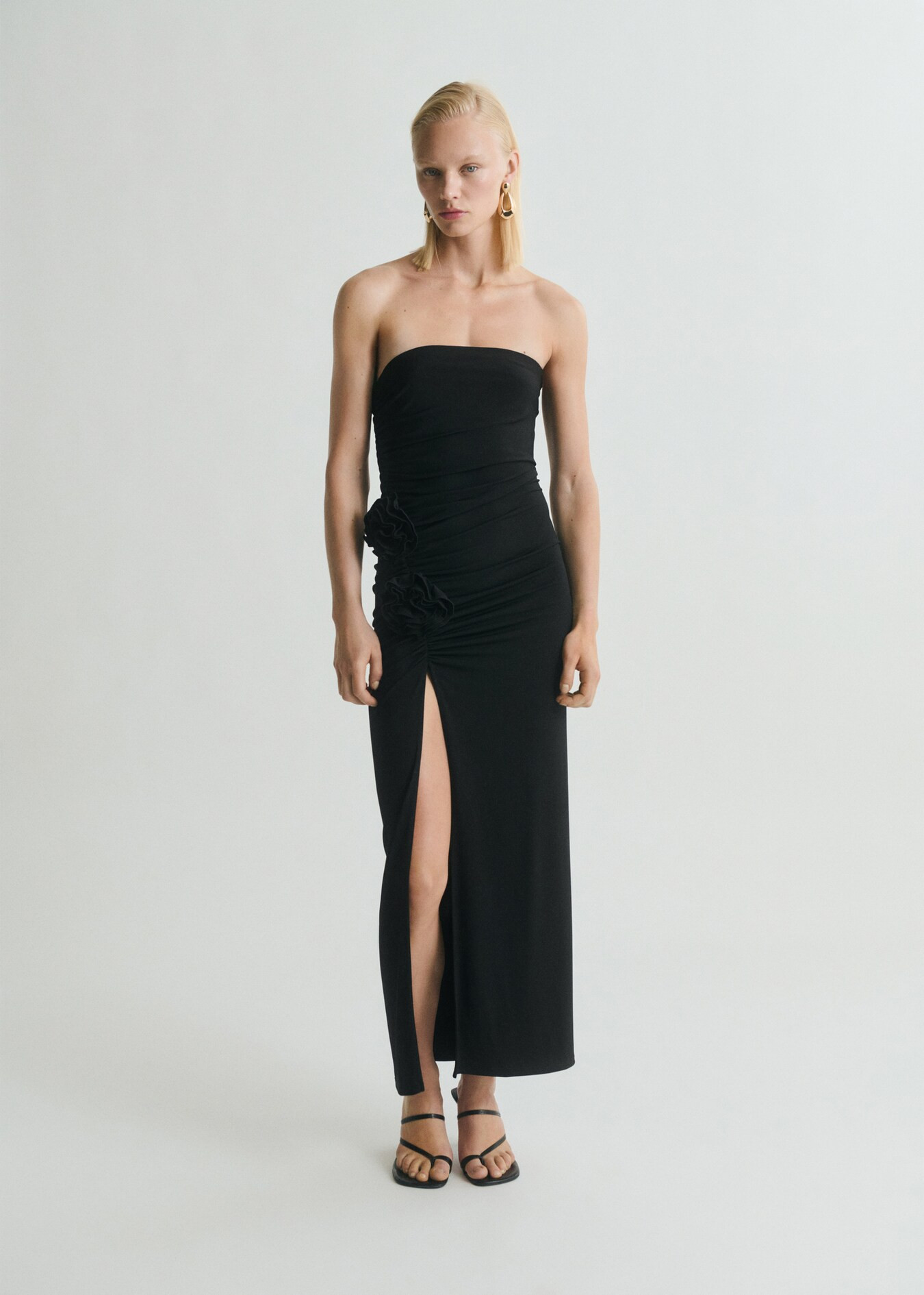 Strapless dress with flower detail | MANGO (UK)