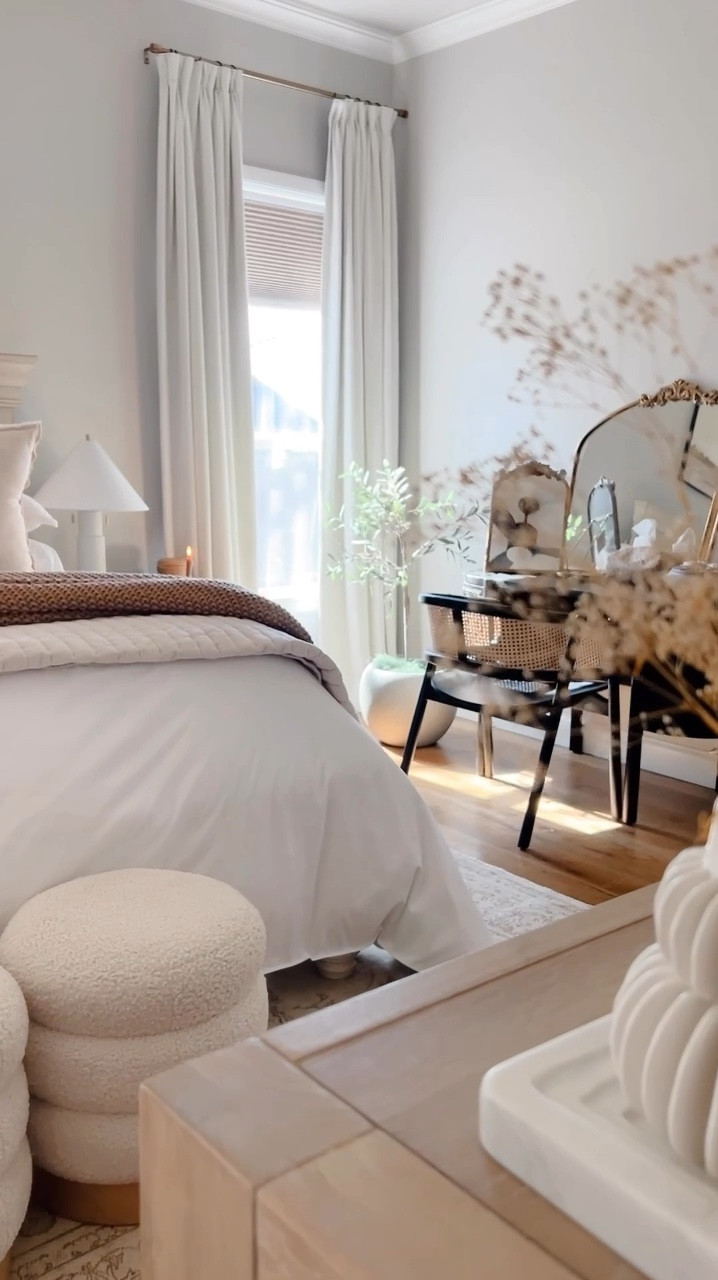 Mis cortinas favoritas #amazonhome #amazon #twopagescurtains #curtains #primarybedroom 

#LTKFamily #LTKHome #LTKSeasonal