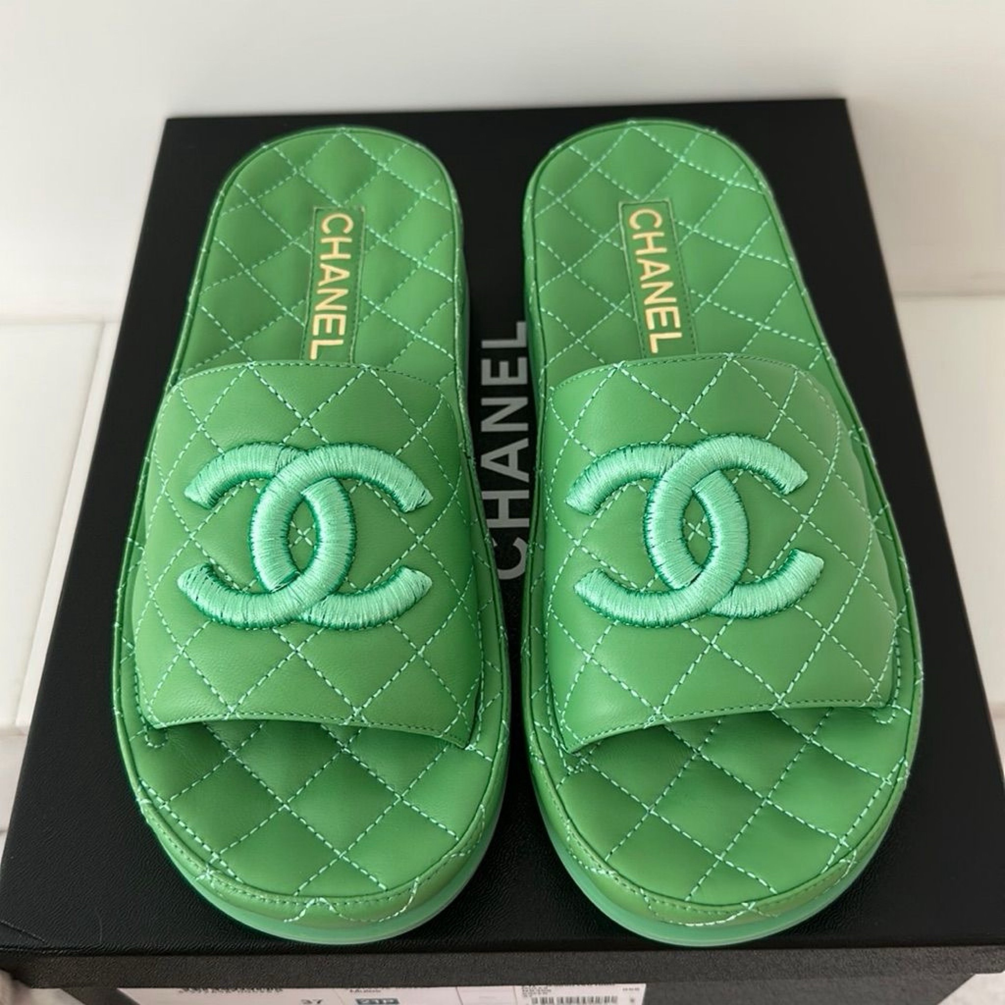 Leather Chanel slides 😍
Come with box
So many colors to choose from
True to size 💚

#LTKfindsunder100 #LTKsalealert #LTKtravel