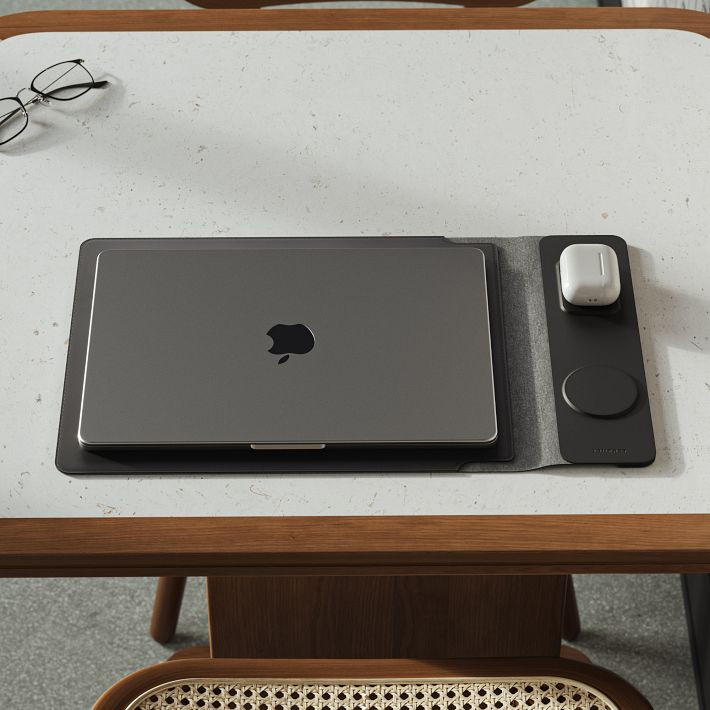Journey 4-in-1 Laptop Sleeve with Wireless Charging | Mark and Graham