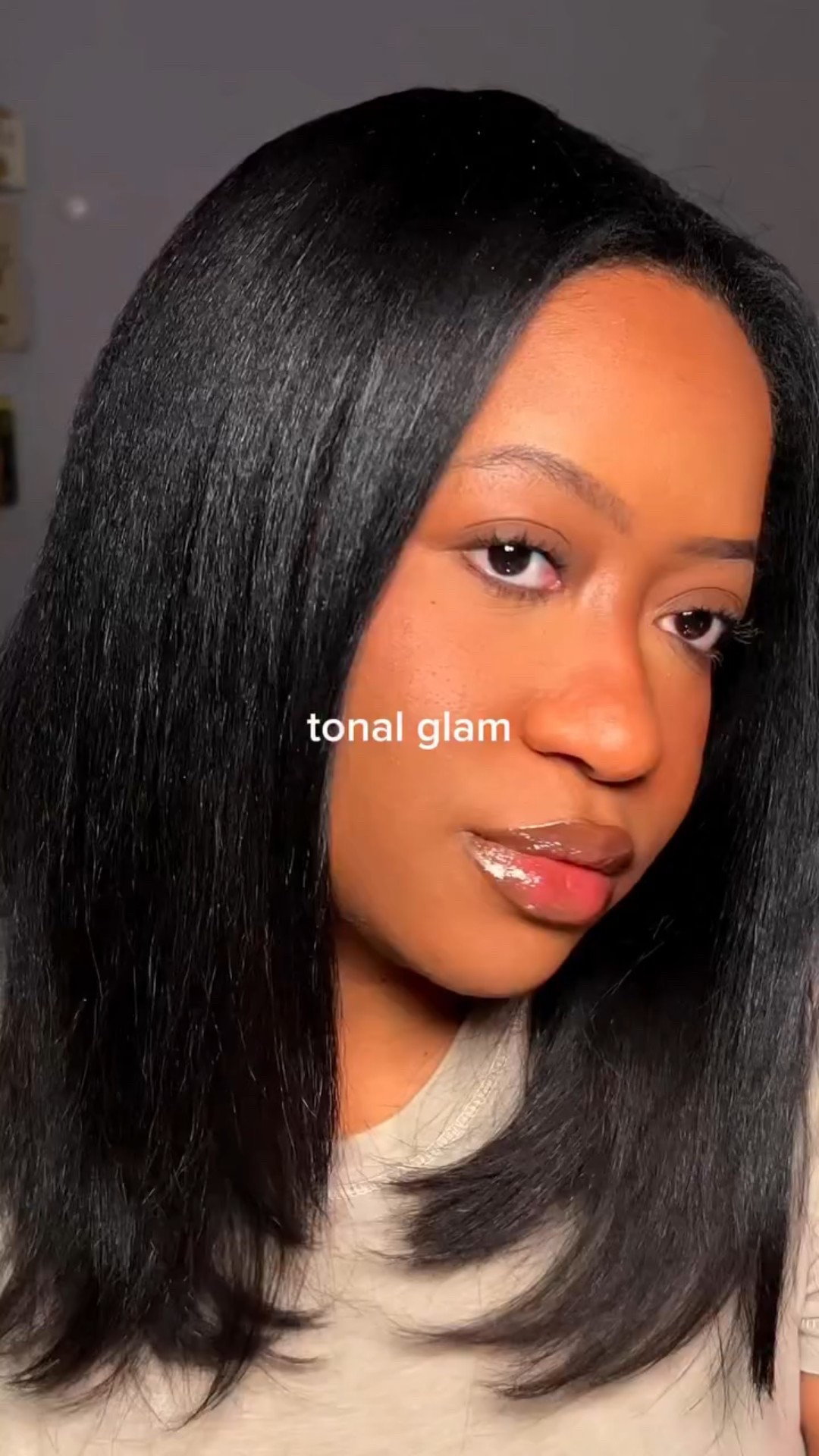 Tonal glam is all about using shades from the same color family—think warm browns, peaches, or rosy neutrals to create a cohesive, polished look. It’s flattering on every skin tone, makes blending effortless, and gives your makeup a natural, harmonious glow. Perfect for everyday wear or when you want to look put-together with minimal fuss.

@rhode – Glazing Milk + Pocket Blush
@narsissist – Creamy Radiant Concealer
@hauslabs – Triclone Foundation + Color Fuse Blush
@makeupbymario – Cream Contour
@aboutfacebeauty – Matte Fluid Eye Paint
@fentybeauty – We’re Even Concealer, Rose Amber Gloss & I Woodn’t Lip Liner
@hudabeauty – Easy Bake Powder

#FentyBeauty #Rhode #HausLabs #NARS #MakeupByMario #HudaBeauty #MACCosmetics #AboutFaceBeauty
#TonalGlam #NeutralMakeup #softglam