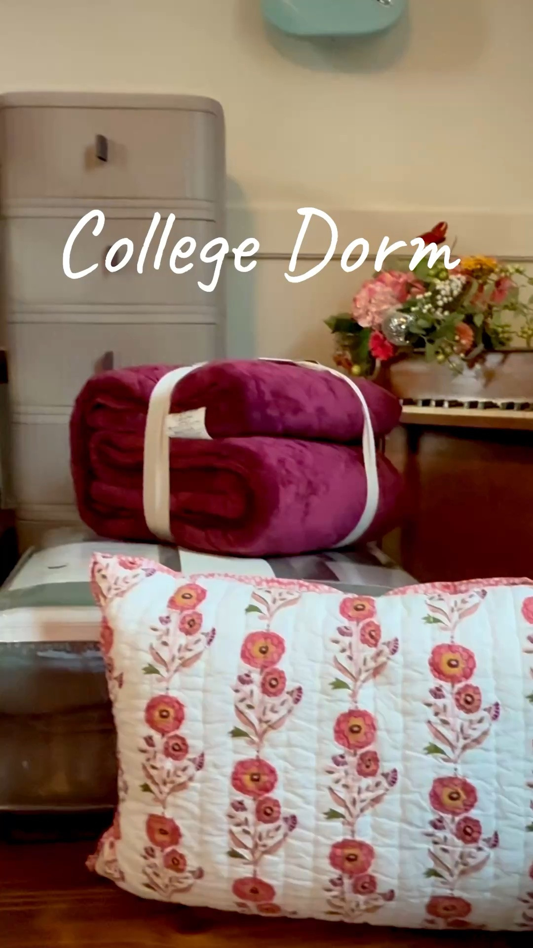 Storage, bedding and decor for dorm

#LTKdayinmylife