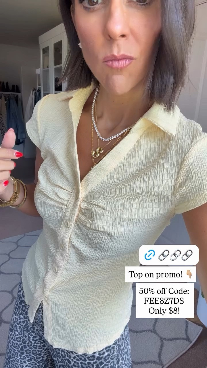 Size small in top, size 2 in jeans

#LTKootd #LTKdayinmylife #LTKSeasonal